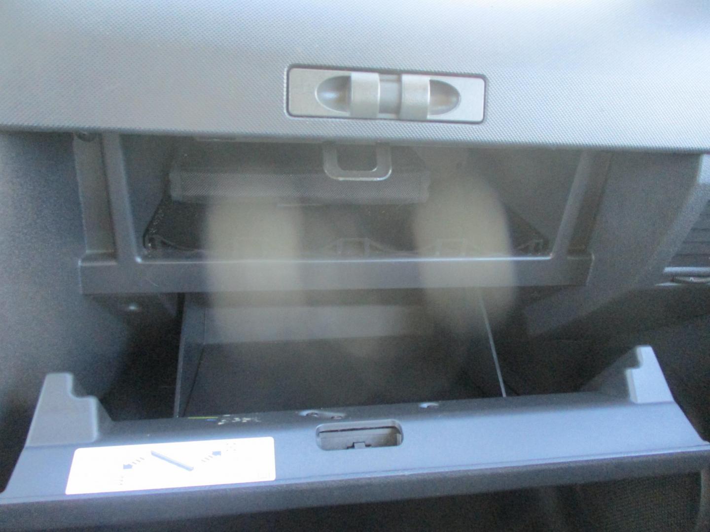 2008 SILVER Dodge Caliber R/T FWD (1B3HB78K18D) with an 2.4L L4 DOHC 16V engine, located at 540a Delsea Drive, Sewell, NJ, 08080, (987) 867-5309, 39.752560, -75.111206 - Photo#21