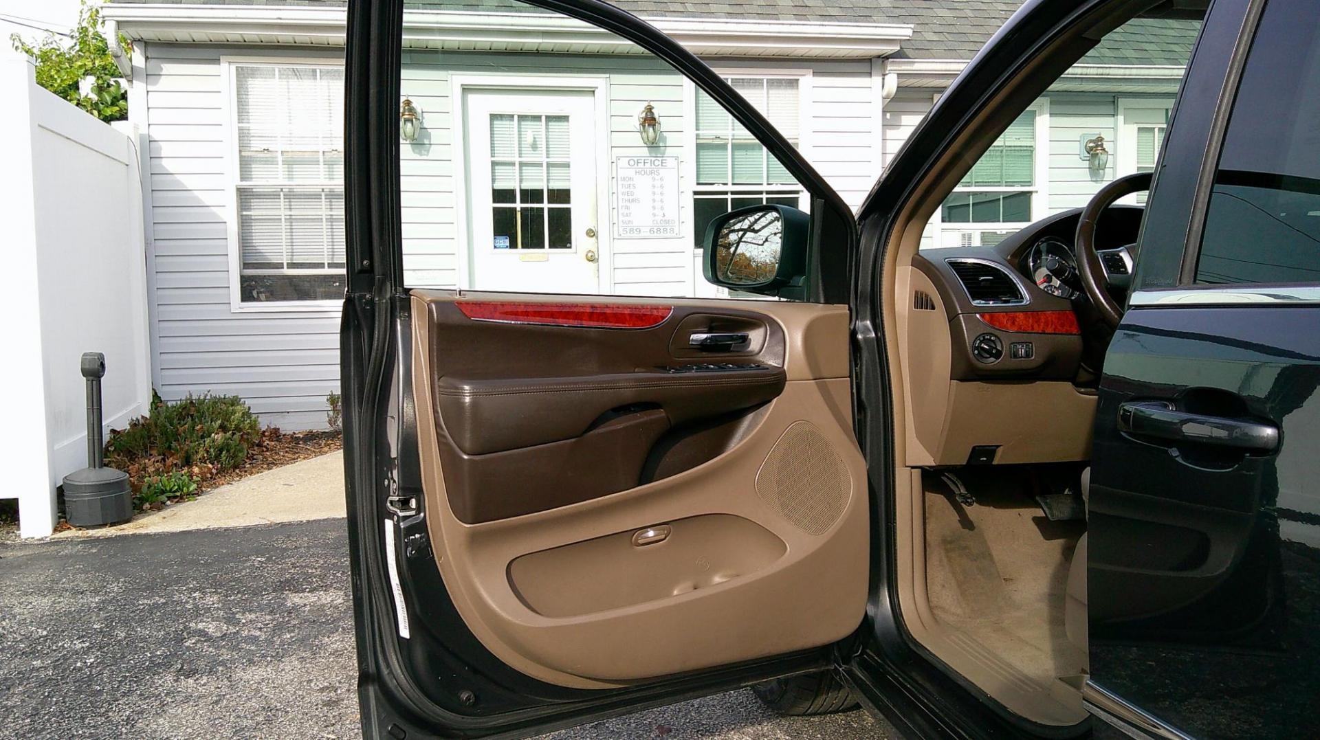 2012 BLACK Chrysler Town & Country Touring (2C4RC1BG0CR) with an 3.6L V6 DOHC 24V engine, 6-Speed Automatic transmission, located at 540a Delsea Drive, Sewell, NJ, 08080, (987) 867-5309, 39.752560, -75.111206 - Photo#10