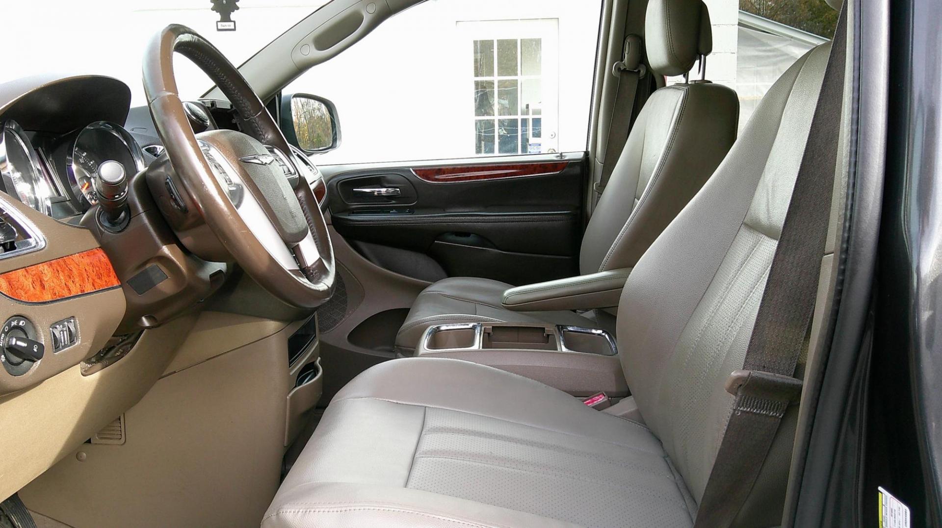 2012 BLACK Chrysler Town & Country Touring (2C4RC1BG0CR) with an 3.6L V6 DOHC 24V engine, 6-Speed Automatic transmission, located at 540a Delsea Drive, Sewell, NJ, 08080, (987) 867-5309, 39.752560, -75.111206 - Photo#12