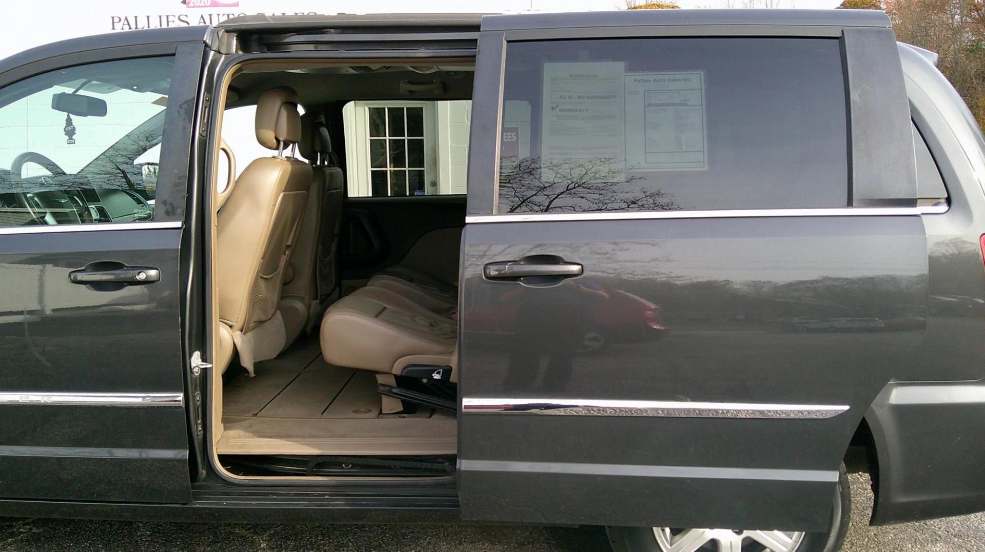 2012 BLACK Chrysler Town & Country Touring (2C4RC1BG0CR) with an 3.6L V6 DOHC 24V engine, 6-Speed Automatic transmission, located at 540a Delsea Drive, Sewell, NJ, 08080, (987) 867-5309, 39.752560, -75.111206 - Photo#13