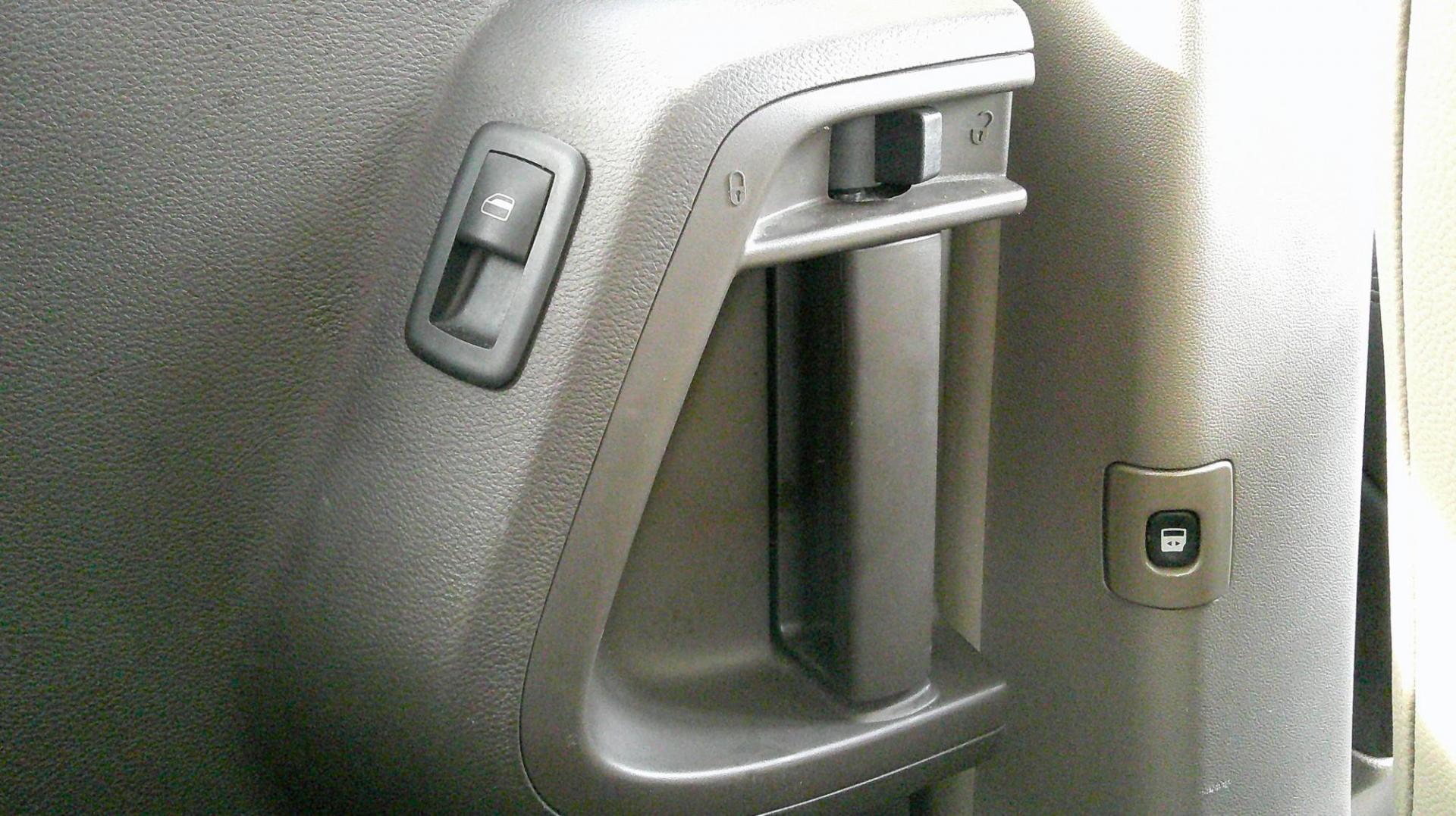 2012 BLACK Chrysler Town & Country Touring (2C4RC1BG0CR) with an 3.6L V6 DOHC 24V engine, 6-Speed Automatic transmission, located at 540a Delsea Drive, Sewell, NJ, 08080, (987) 867-5309, 39.752560, -75.111206 - Photo#14