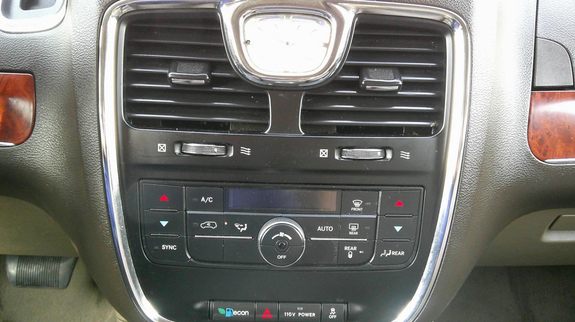 2012 BLACK Chrysler Town & Country Touring (2C4RC1BG0CR) with an 3.6L V6 DOHC 24V engine, 6-Speed Automatic transmission, located at 540a Delsea Drive, Sewell, NJ, 08080, (987) 867-5309, 39.752560, -75.111206 - Photo#19