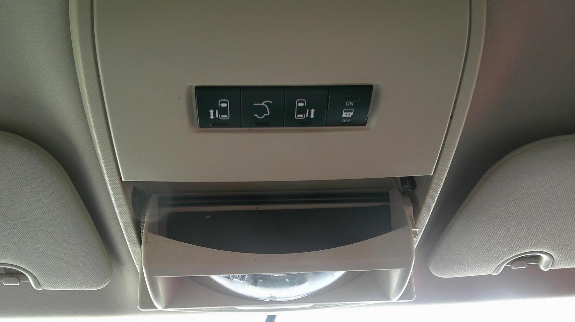 2012 BLACK Chrysler Town & Country Touring (2C4RC1BG0CR) with an 3.6L V6 DOHC 24V engine, 6-Speed Automatic transmission, located at 540a Delsea Drive, Sewell, NJ, 08080, (987) 867-5309, 39.752560, -75.111206 - Photo#21