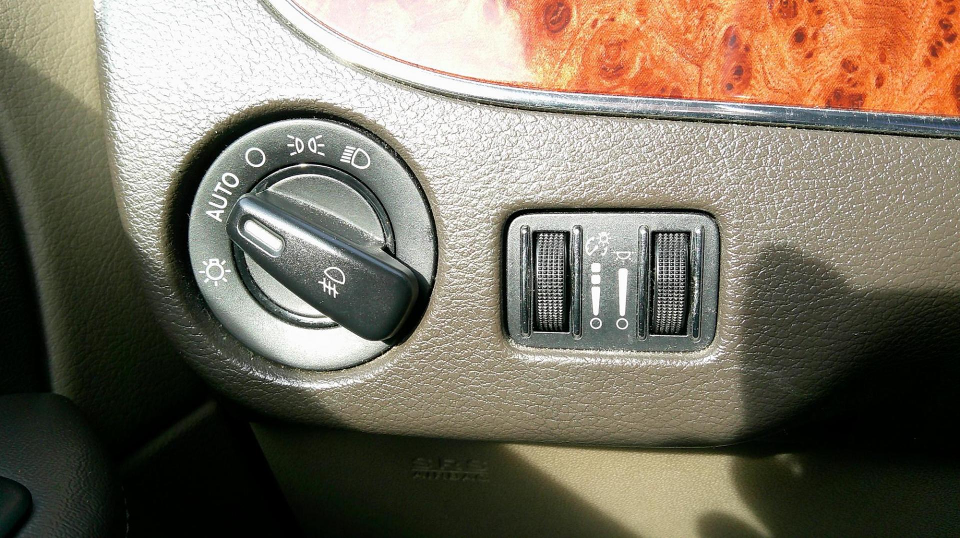 2012 BLACK Chrysler Town & Country Touring (2C4RC1BG0CR) with an 3.6L V6 DOHC 24V engine, 6-Speed Automatic transmission, located at 540a Delsea Drive, Sewell, NJ, 08080, (987) 867-5309, 39.752560, -75.111206 - Photo#22