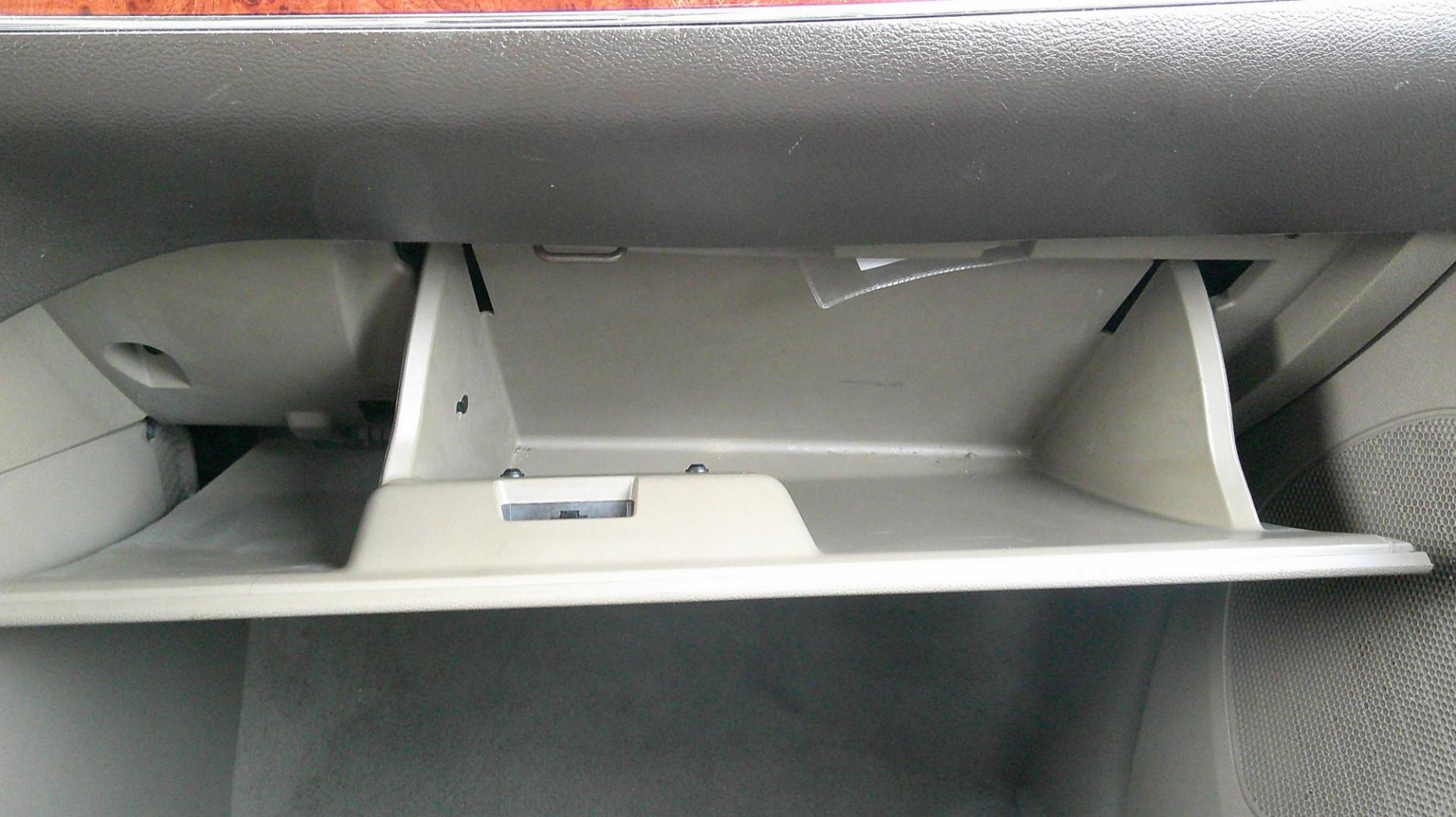 2012 BLACK Chrysler Town & Country Touring (2C4RC1BG0CR) with an 3.6L V6 DOHC 24V engine, 6-Speed Automatic transmission, located at 540a Delsea Drive, Sewell, NJ, 08080, (987) 867-5309, 39.752560, -75.111206 - Photo#23