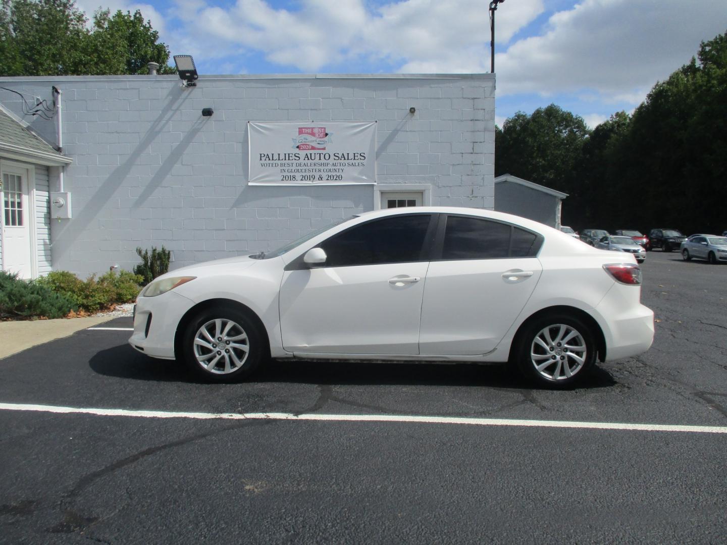 2012 WHITE Mazda MAZDA3 i Touring 4-Door (JM1BL1V89C1) with an 2.0L L4 DOHC 16V engine, located at 540a Delsea Drive, Sewell, NJ, 08080, (987) 867-5309, 39.752560, -75.111206- Photo#2