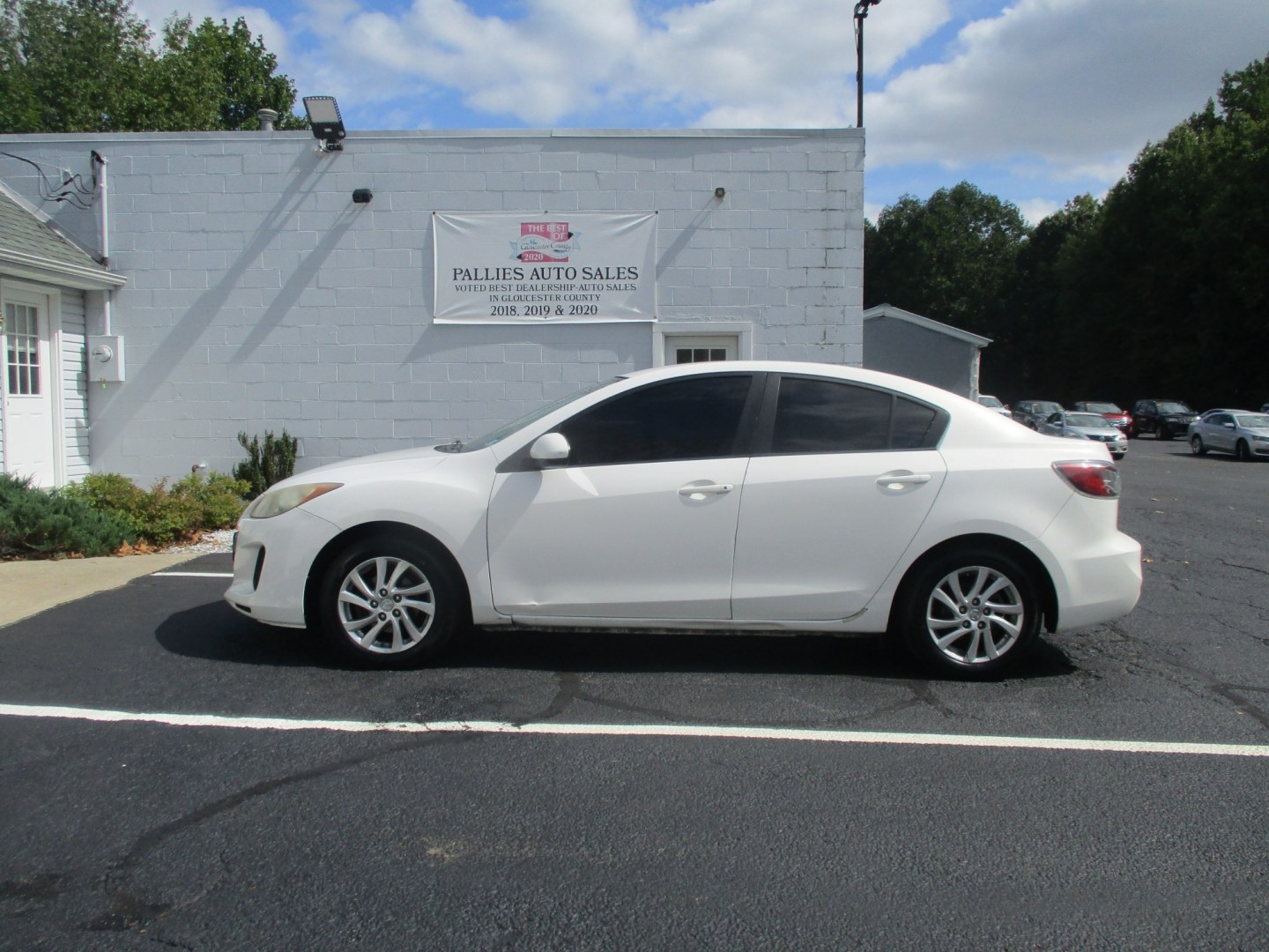 2012 WHITE Mazda MAZDA3 i Touring 4-Door (JM1BL1V89C1) with an 2.0L L4 DOHC 16V engine, located at 540a Delsea Drive, Sewell, NJ, 08080, (987) 867-5309, 39.752560, -75.111206- Photo#2