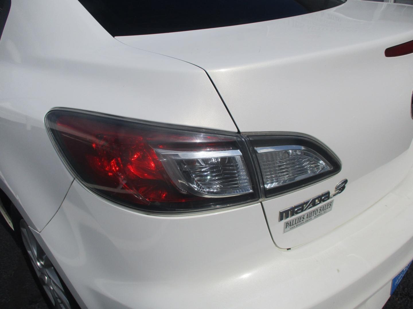 2012 WHITE Mazda MAZDA3 i Touring 4-Door (JM1BL1V89C1) with an 2.0L L4 DOHC 16V engine, located at 540a Delsea Drive, Sewell, NJ, 08080, (987) 867-5309, 39.752560, -75.111206- Photo#4