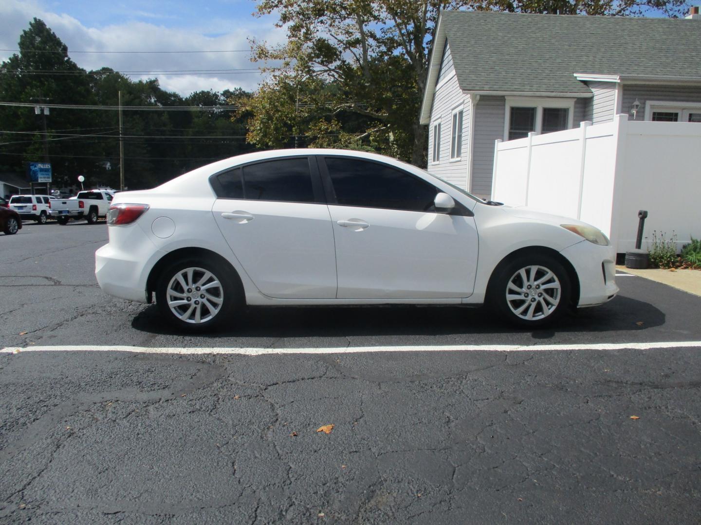 2012 WHITE Mazda MAZDA3 i Touring 4-Door (JM1BL1V89C1) with an 2.0L L4 DOHC 16V engine, located at 540a Delsea Drive, Sewell, NJ, 08080, (987) 867-5309, 39.752560, -75.111206- Photo#8