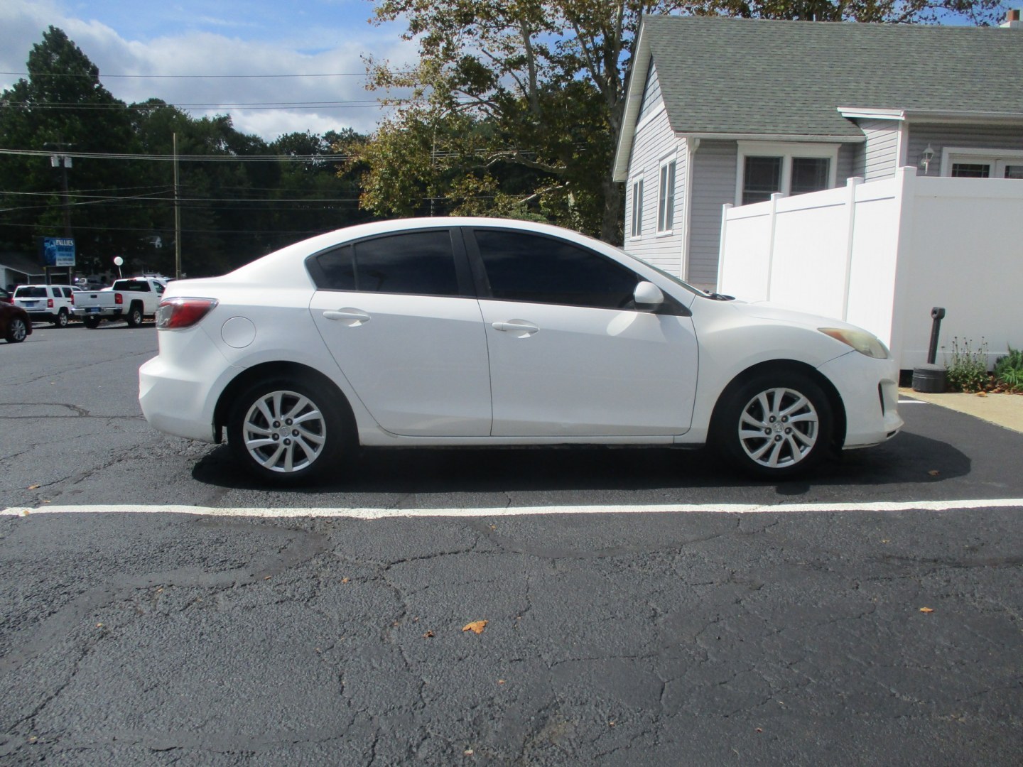 2012 WHITE Mazda MAZDA3 i Touring 4-Door (JM1BL1V89C1) with an 2.0L L4 DOHC 16V engine, located at 540a Delsea Drive, Sewell, NJ, 08080, (987) 867-5309, 39.752560, -75.111206- Photo#8