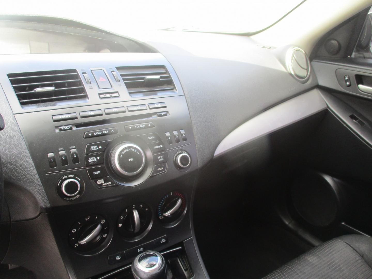 2012 WHITE Mazda MAZDA3 i Touring 4-Door (JM1BL1V89C1) with an 2.0L L4 DOHC 16V engine, located at 540a Delsea Drive, Sewell, NJ, 08080, (987) 867-5309, 39.752560, -75.111206- Photo#19