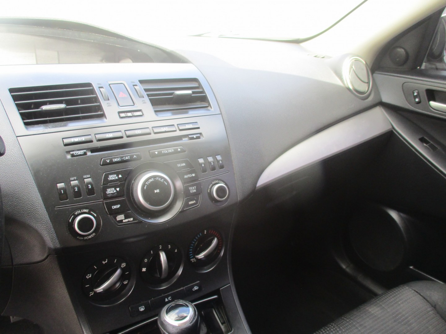 2012 WHITE Mazda MAZDA3 i Touring 4-Door (JM1BL1V89C1) with an 2.0L L4 DOHC 16V engine, located at 540a Delsea Drive, Sewell, NJ, 08080, (987) 867-5309, 39.752560, -75.111206- Photo#19