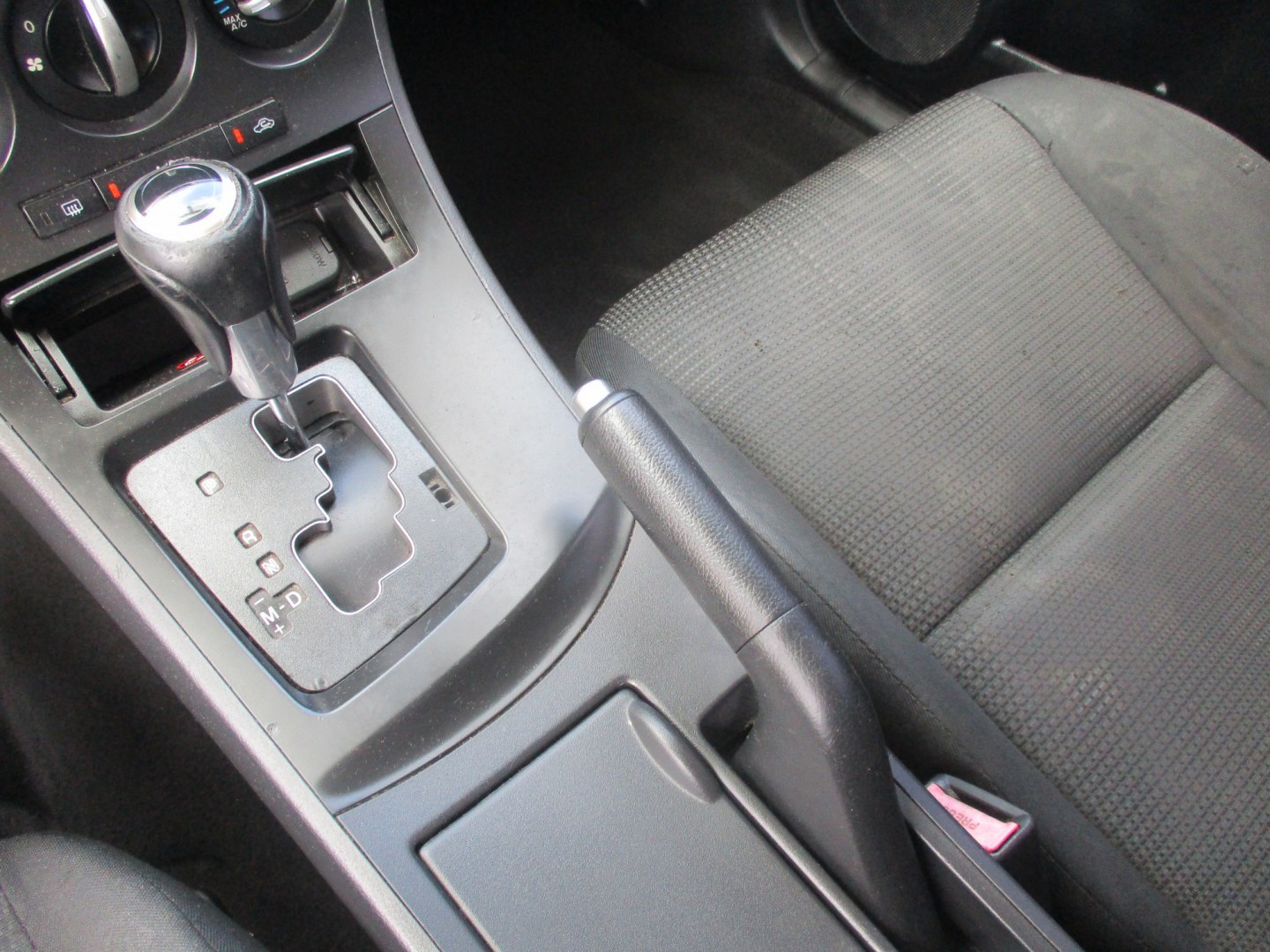 2012 WHITE Mazda MAZDA3 i Touring 4-Door (JM1BL1V89C1) with an 2.0L L4 DOHC 16V engine, located at 540a Delsea Drive, Sewell, NJ, 08080, (987) 867-5309, 39.752560, -75.111206- Photo#21