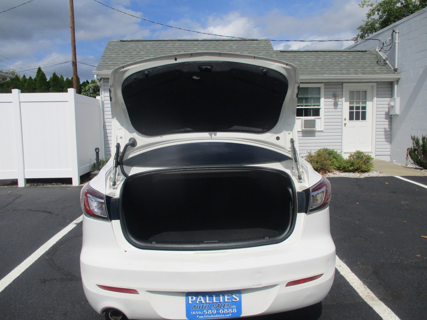 2012 WHITE Mazda MAZDA3 i Touring 4-Door (JM1BL1V89C1) with an 2.0L L4 DOHC 16V engine, located at 540a Delsea Drive, Sewell, NJ, 08080, (987) 867-5309, 39.752560, -75.111206- Photo#22