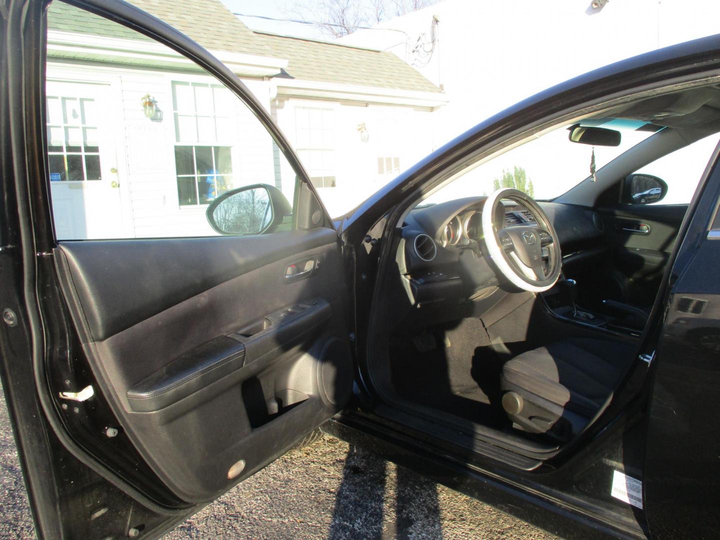 2011 BLACK Mazda MAZDA6 I Grand Touring (1YVHZ8CH6B5) with an 2.5L L4 DOHC 16V engine, 5-Speed Automatic transmission, located at 540a Delsea Drive, Sewell, NJ, 08080, (987) 867-5309, 39.752560, -75.111206 - Photo#8