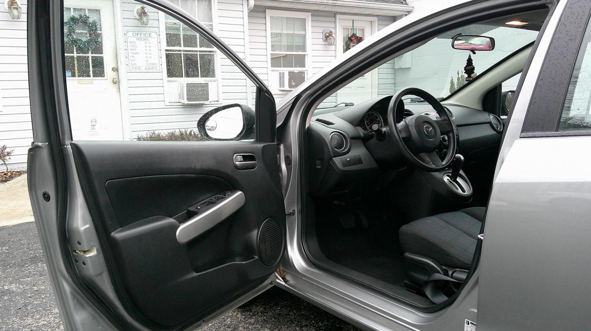 2012 SILVER Mazda MAZDA2 (JM1DE1KZ3C0) , AUTOMATIC transmission, located at 540a Delsea Drive, Sewell, NJ, 08080, (987) 867-5309, 39.752560, -75.111206 - Photo#9