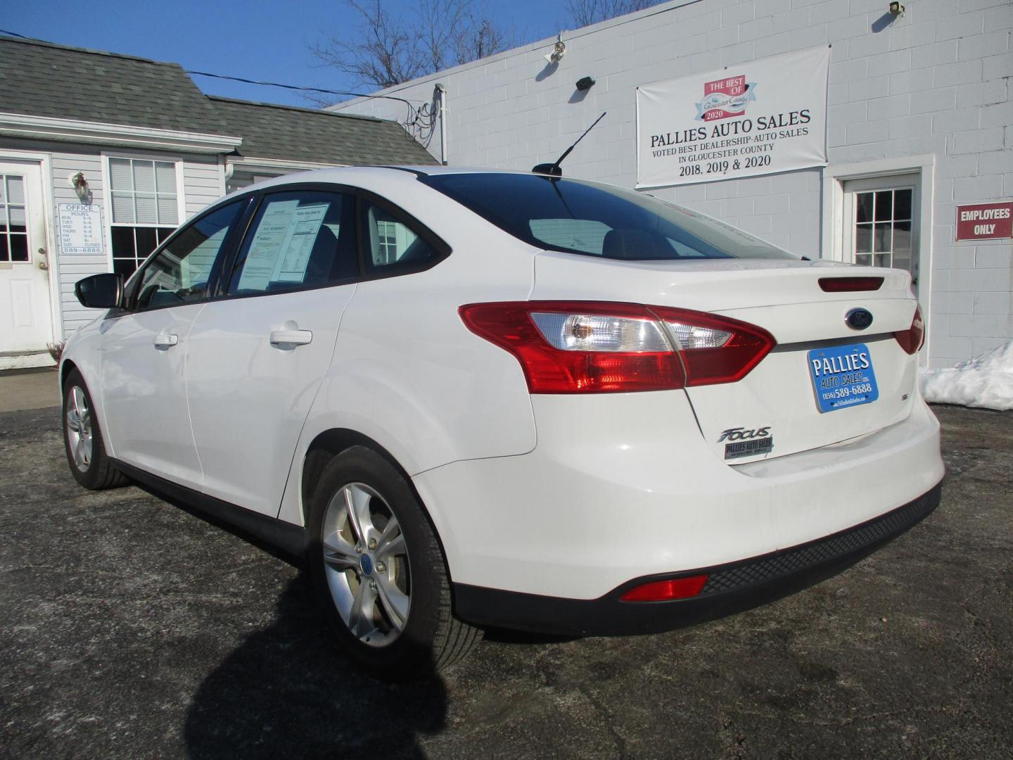 2014 WHITE Ford Focus SE Sedan (1FADP3F28EL) with an 2.0L L4 DOHC 16V engine, located at 540a Delsea Drive, Sewell, NJ, 08080, (987) 867-5309, 39.752560, -75.111206 - Photo#2
