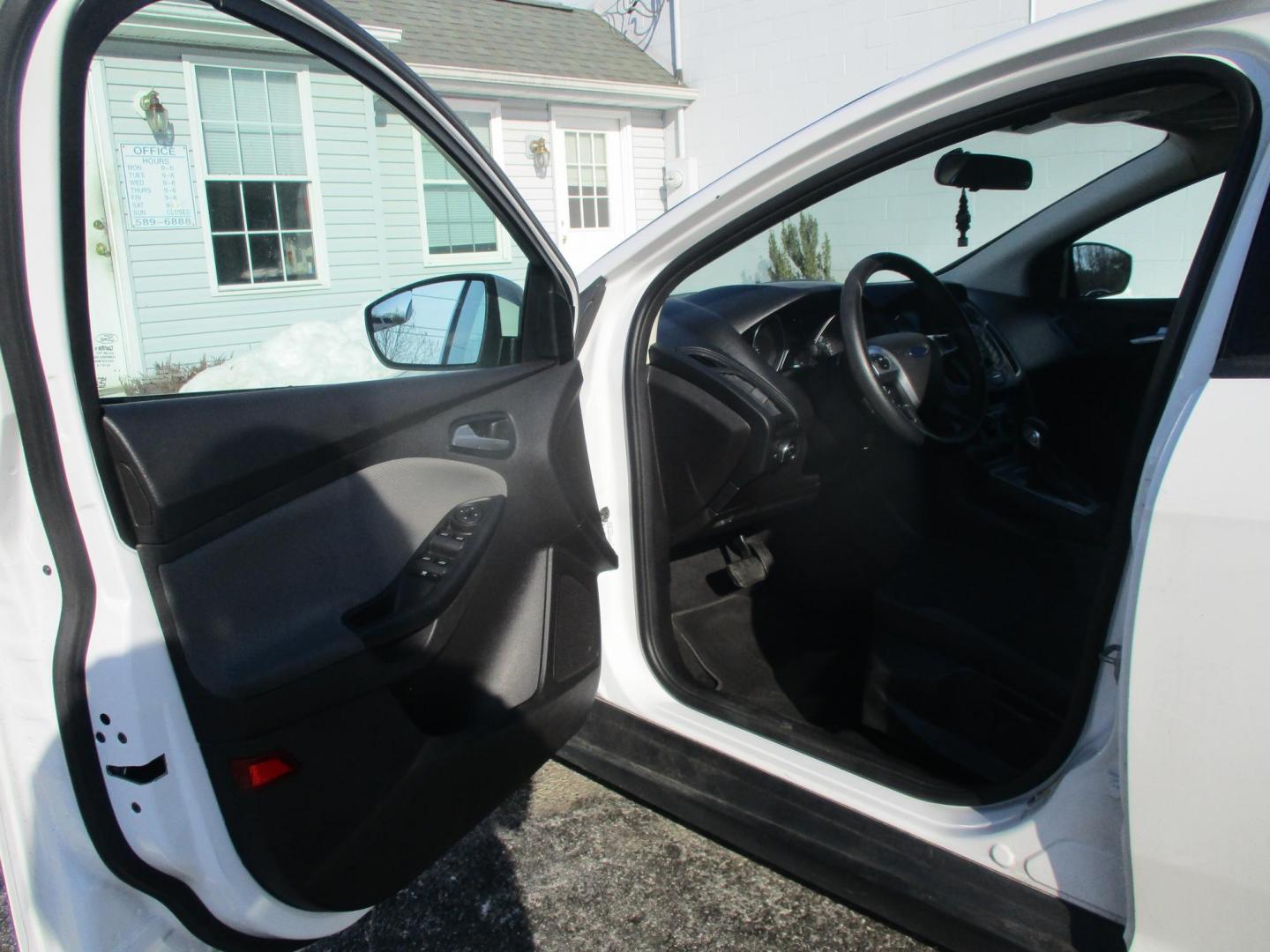 2014 WHITE Ford Focus SE Sedan (1FADP3F28EL) with an 2.0L L4 DOHC 16V engine, located at 540a Delsea Drive, Sewell, NJ, 08080, (987) 867-5309, 39.752560, -75.111206 - Photo#10