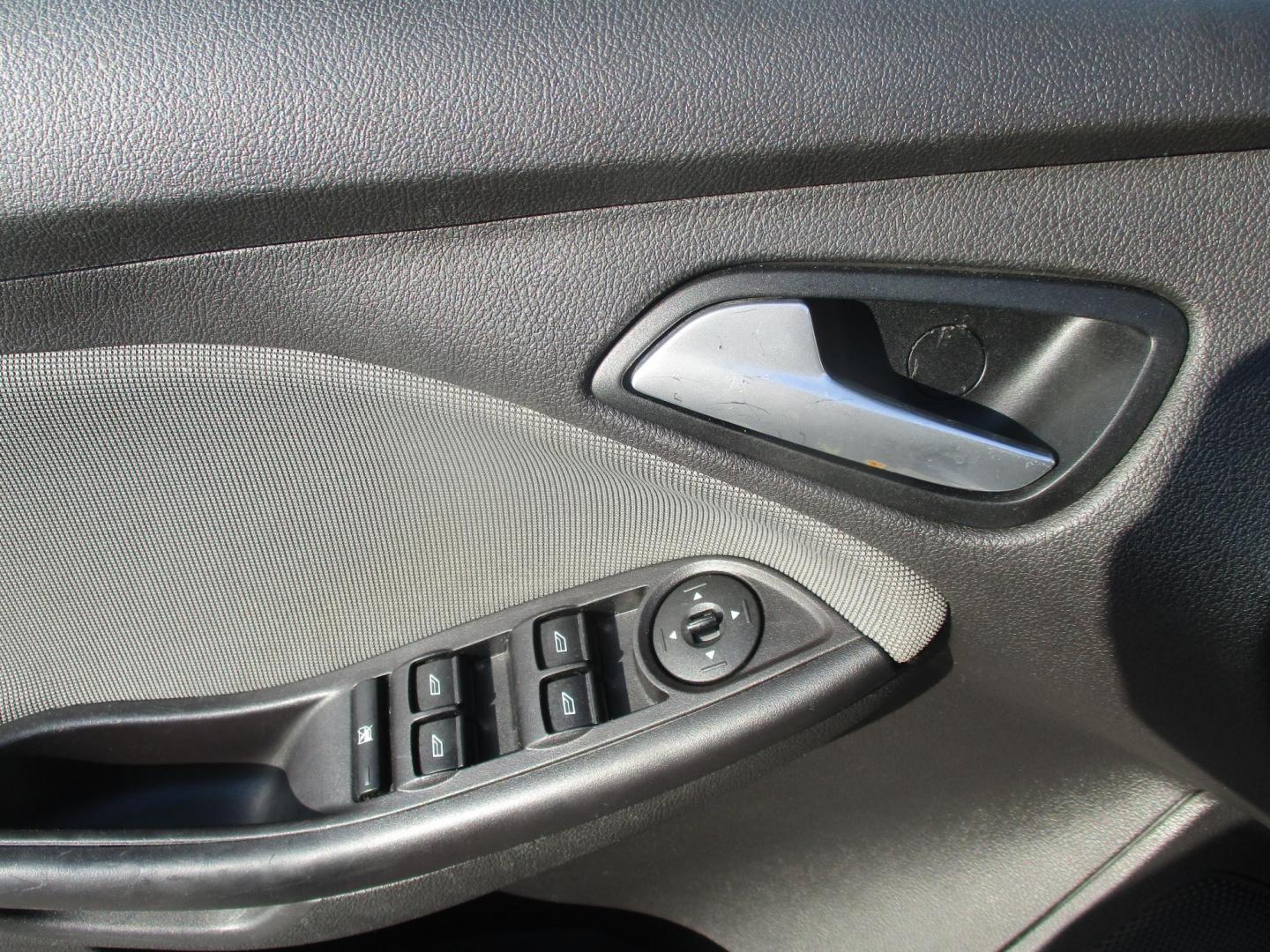 2014 WHITE Ford Focus SE Sedan (1FADP3F28EL) with an 2.0L L4 DOHC 16V engine, located at 540a Delsea Drive, Sewell, NJ, 08080, (987) 867-5309, 39.752560, -75.111206 - Photo#11