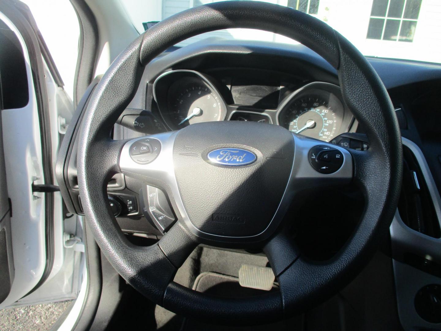 2014 WHITE Ford Focus SE Sedan (1FADP3F28EL) with an 2.0L L4 DOHC 16V engine, located at 540a Delsea Drive, Sewell, NJ, 08080, (987) 867-5309, 39.752560, -75.111206 - Photo#16