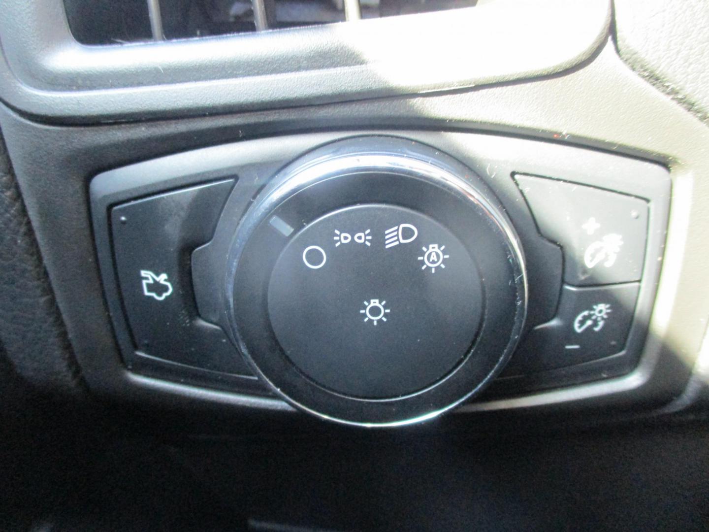 2014 WHITE Ford Focus SE Sedan (1FADP3F28EL) with an 2.0L L4 DOHC 16V engine, located at 540a Delsea Drive, Sewell, NJ, 08080, (987) 867-5309, 39.752560, -75.111206 - Photo#22