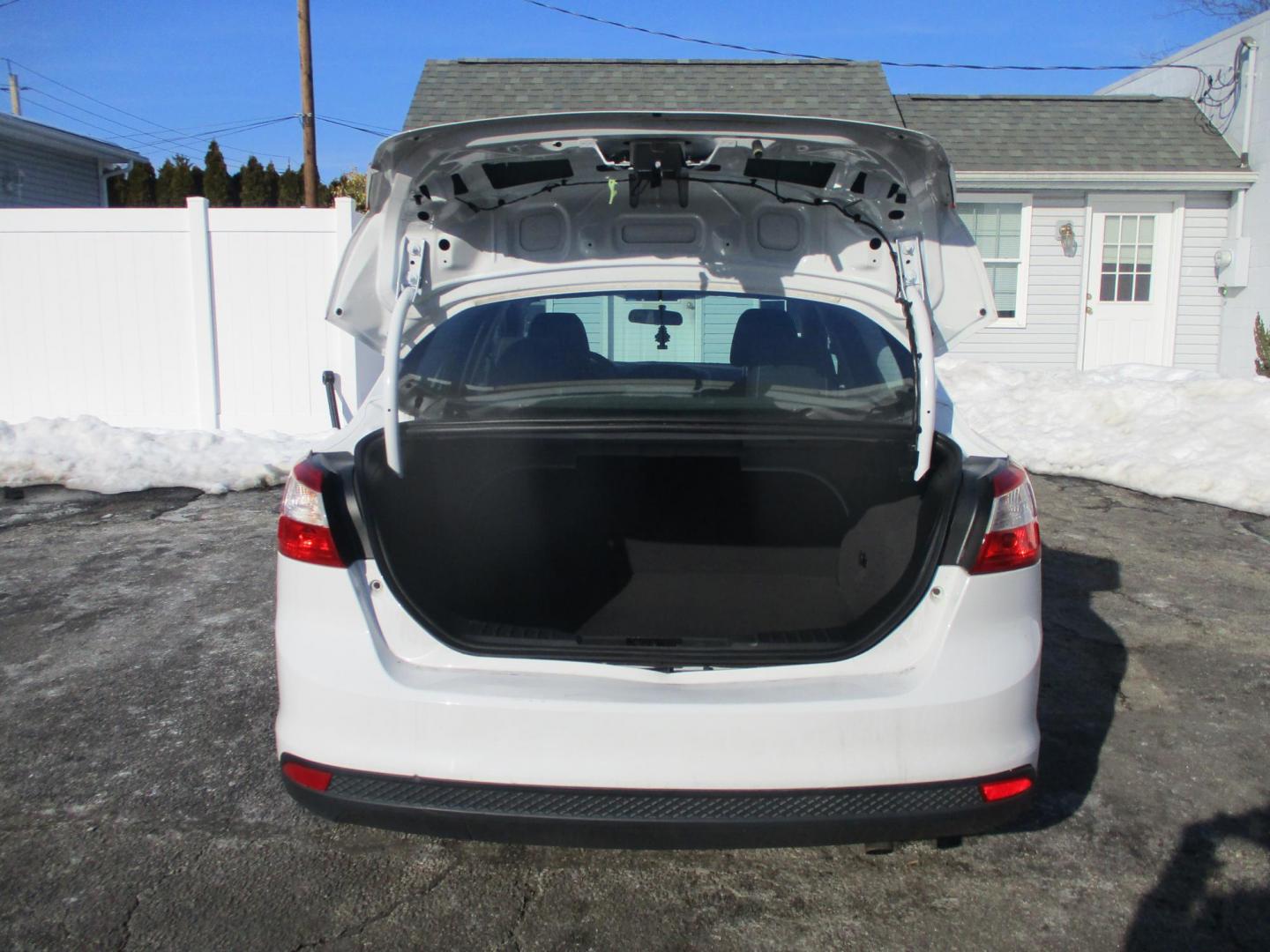 2014 WHITE Ford Focus SE Sedan (1FADP3F28EL) with an 2.0L L4 DOHC 16V engine, located at 540a Delsea Drive, Sewell, NJ, 08080, (987) 867-5309, 39.752560, -75.111206 - Photo#24