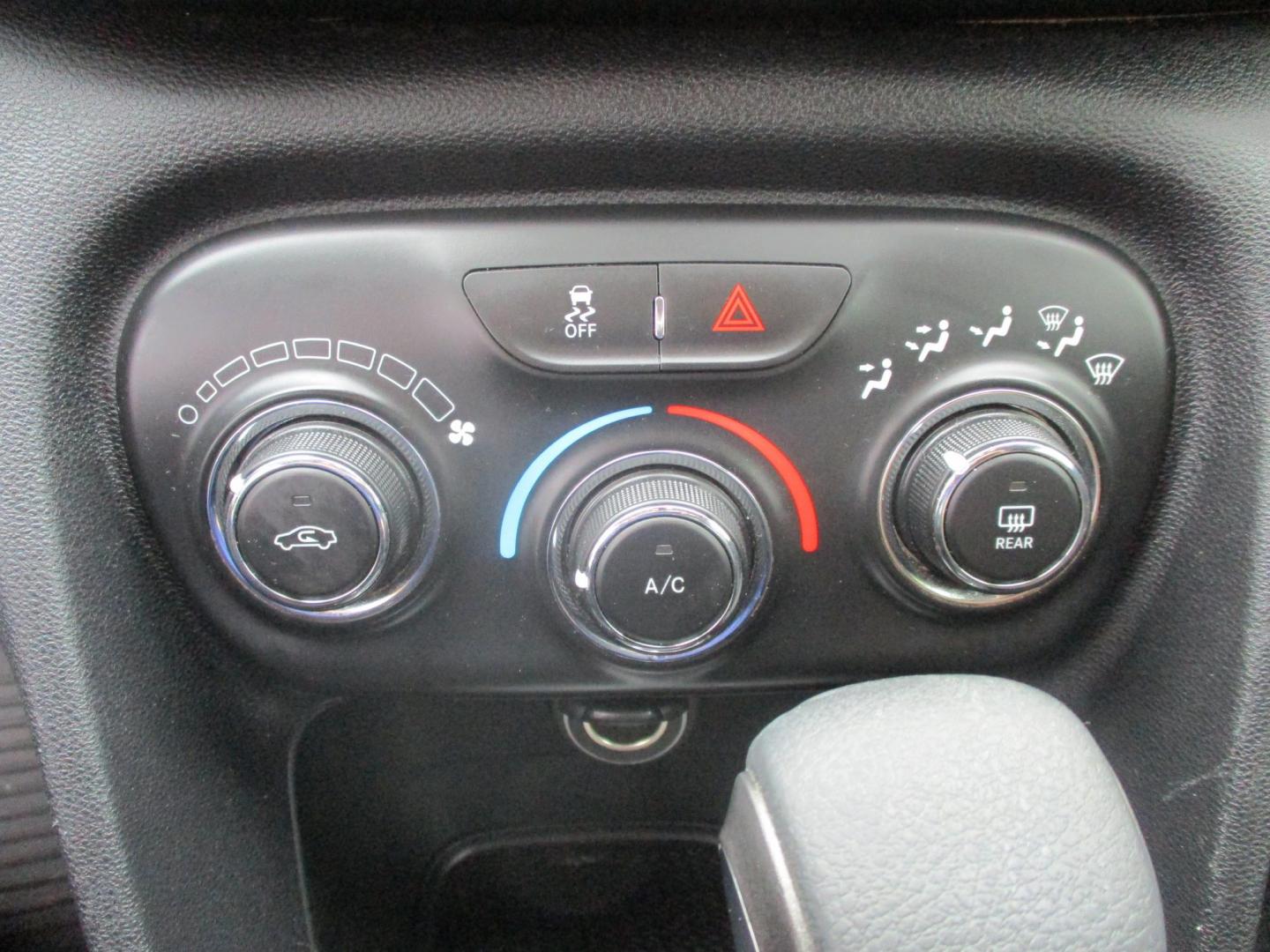 2015 SILVER Dodge Dart SXT (1C3CDFBB3FD) with an 2.4L L4 DOHC 16V engine, AUTOMATIC transmission, located at 540a Delsea Drive, Sewell, NJ, 08080, (987) 867-5309, 39.752560, -75.111206 - Photo#19