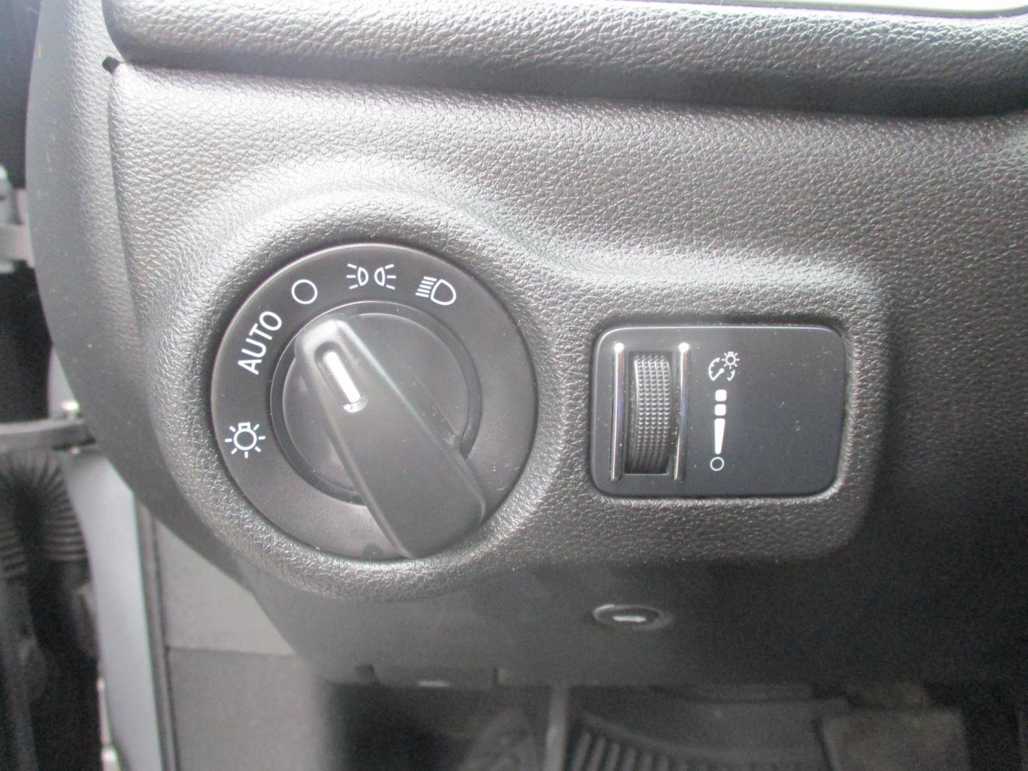 2015 SILVER Dodge Dart SXT (1C3CDFBB3FD) with an 2.4L L4 DOHC 16V engine, AUTOMATIC transmission, located at 540a Delsea Drive, Sewell, NJ, 08080, (987) 867-5309, 39.752560, -75.111206 - Photo#21