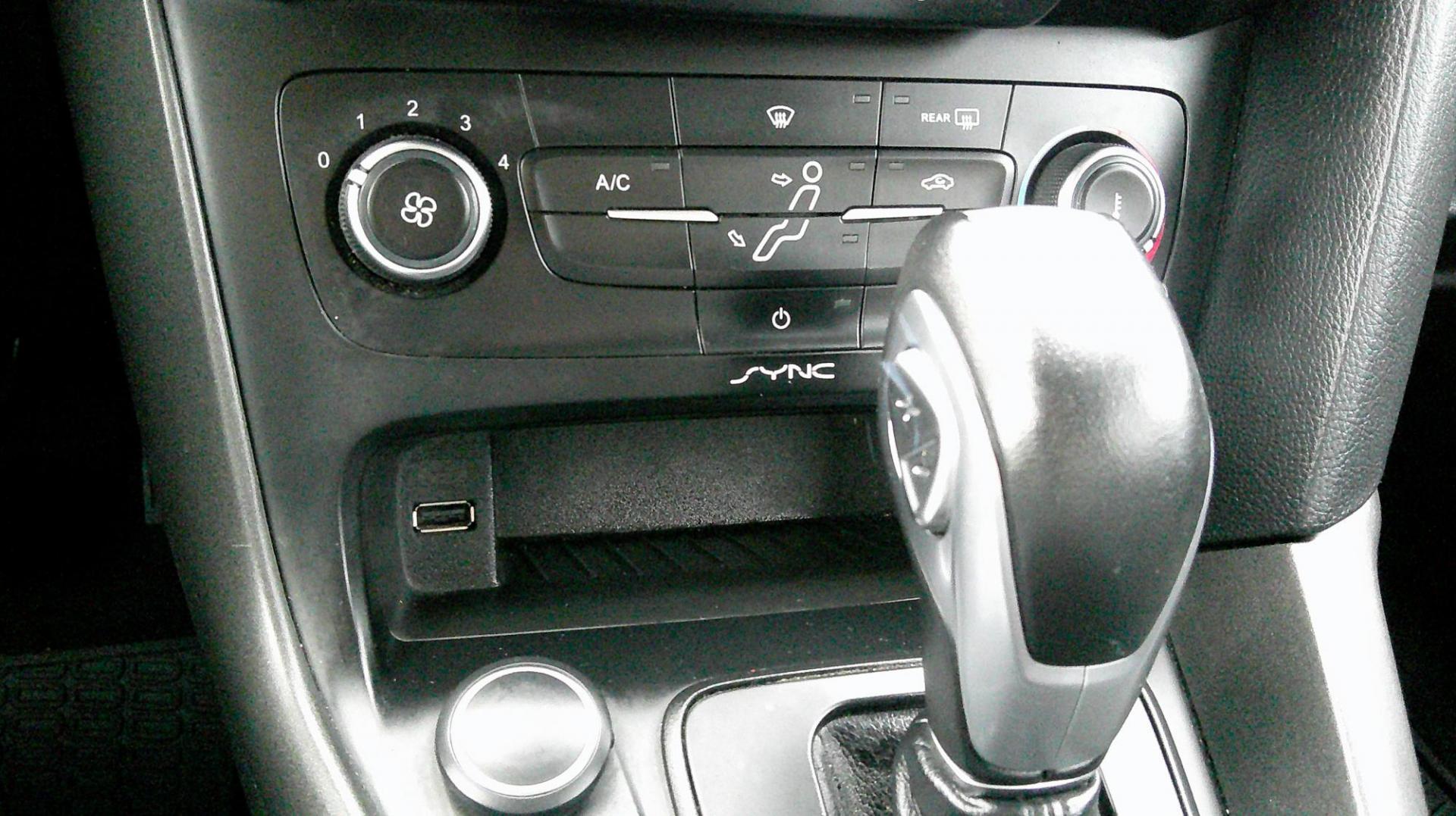 2015 BLACK Ford Focus (1FADP3F24FL) , AUTOMATIC transmission, located at 540a Delsea Drive, Sewell, NJ, 08080, (987) 867-5309, 39.752560, -75.111206 - Photo#21