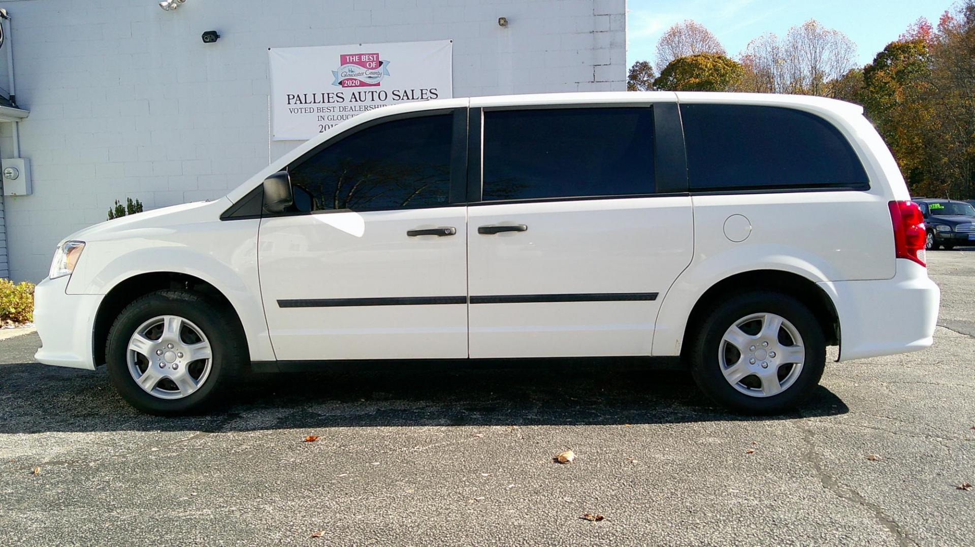 2013 WHITE Dodge Grand Caravan SE (2C4RDGBG6DR) with an 3.6L V6 DOHC 24V engine, 6-Speed Automatic transmission, located at 540a Delsea Drive, Sewell, NJ, 08080, (987) 867-5309, 39.752560, -75.111206 - Photo#1