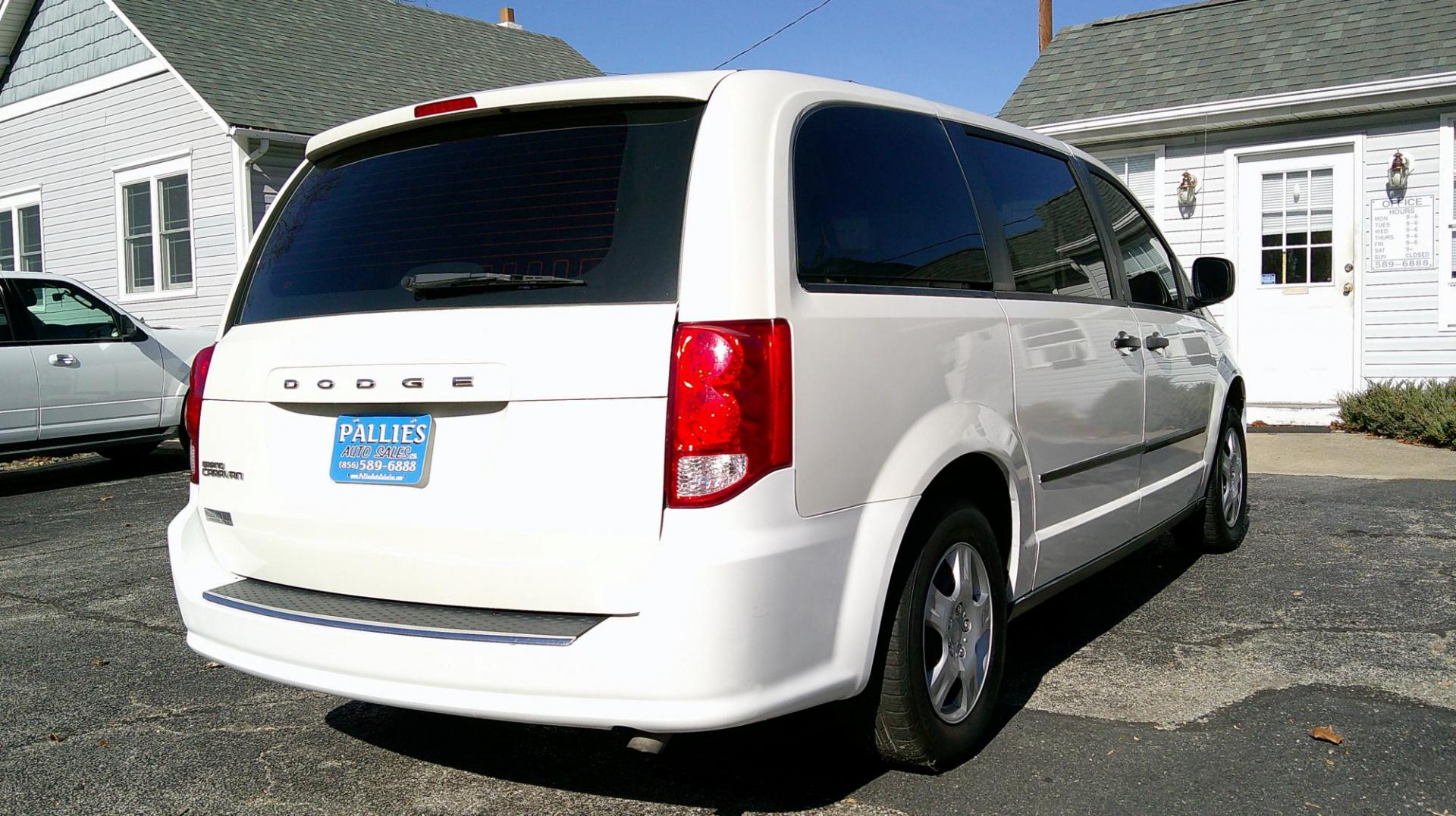 2013 WHITE Dodge Grand Caravan SE (2C4RDGBG6DR) with an 3.6L V6 DOHC 24V engine, 6-Speed Automatic transmission, located at 540a Delsea Drive, Sewell, NJ, 08080, (987) 867-5309, 39.752560, -75.111206 - Photo#5