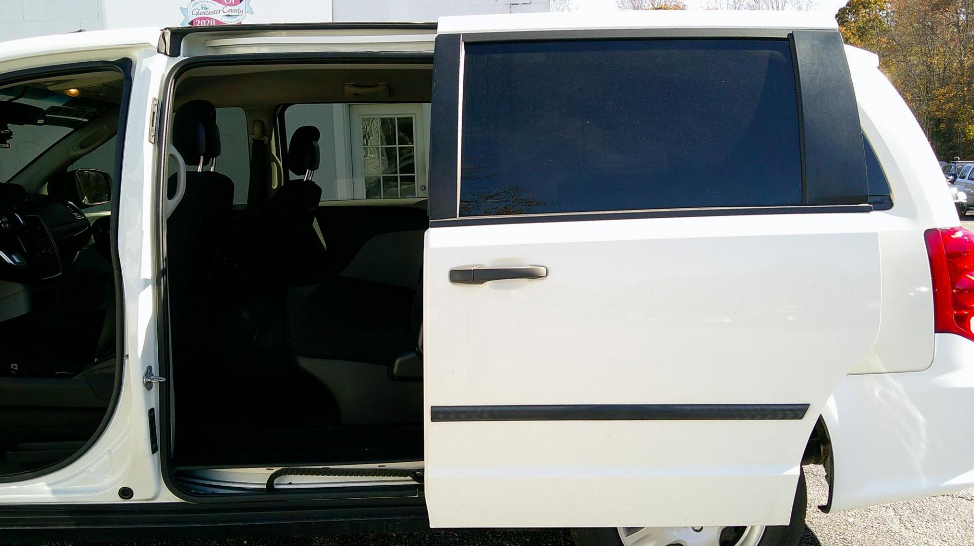 2013 WHITE Dodge Grand Caravan SE (2C4RDGBG6DR) with an 3.6L V6 DOHC 24V engine, 6-Speed Automatic transmission, located at 540a Delsea Drive, Sewell, NJ, 08080, (987) 867-5309, 39.752560, -75.111206 - Photo#12