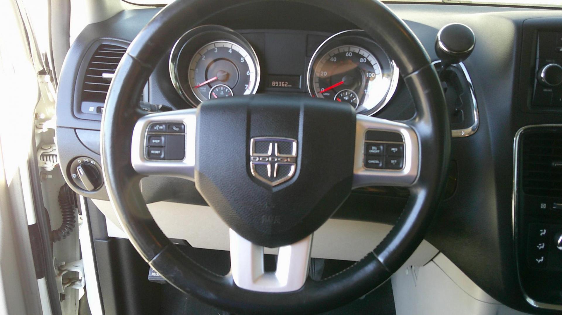 2013 WHITE Dodge Grand Caravan SE (2C4RDGBG6DR) with an 3.6L V6 DOHC 24V engine, 6-Speed Automatic transmission, located at 540a Delsea Drive, Sewell, NJ, 08080, (987) 867-5309, 39.752560, -75.111206 - Photo#16