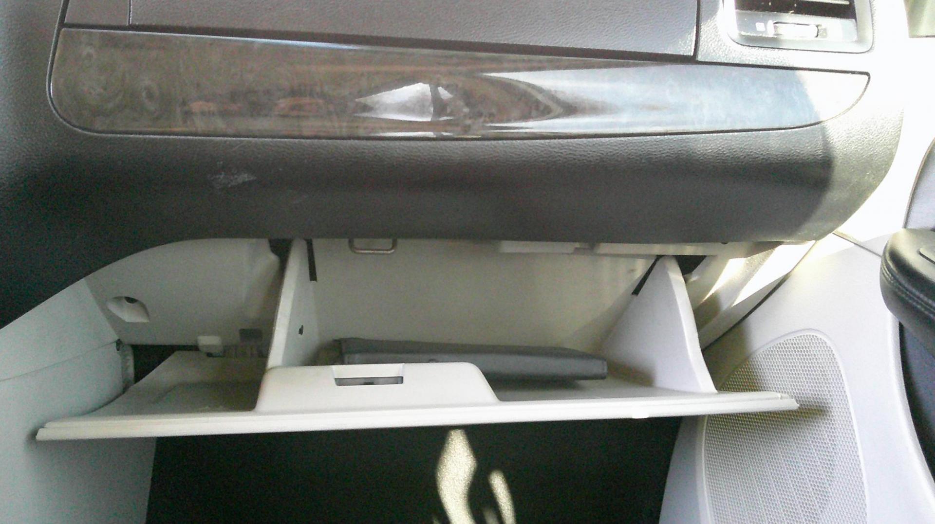 2013 WHITE Dodge Grand Caravan SE (2C4RDGBG6DR) with an 3.6L V6 DOHC 24V engine, 6-Speed Automatic transmission, located at 540a Delsea Drive, Sewell, NJ, 08080, (987) 867-5309, 39.752560, -75.111206 - Photo#20