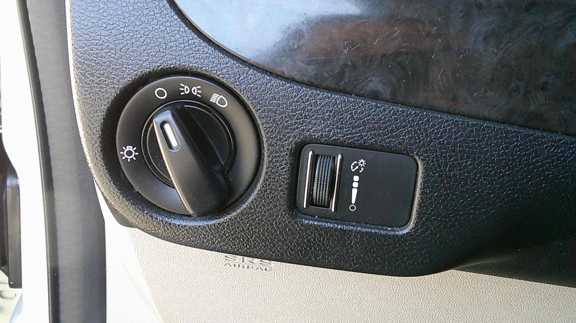 2013 WHITE Dodge Grand Caravan SE (2C4RDGBG6DR) with an 3.6L V6 DOHC 24V engine, 6-Speed Automatic transmission, located at 540a Delsea Drive, Sewell, NJ, 08080, (987) 867-5309, 39.752560, -75.111206 - Photo#21