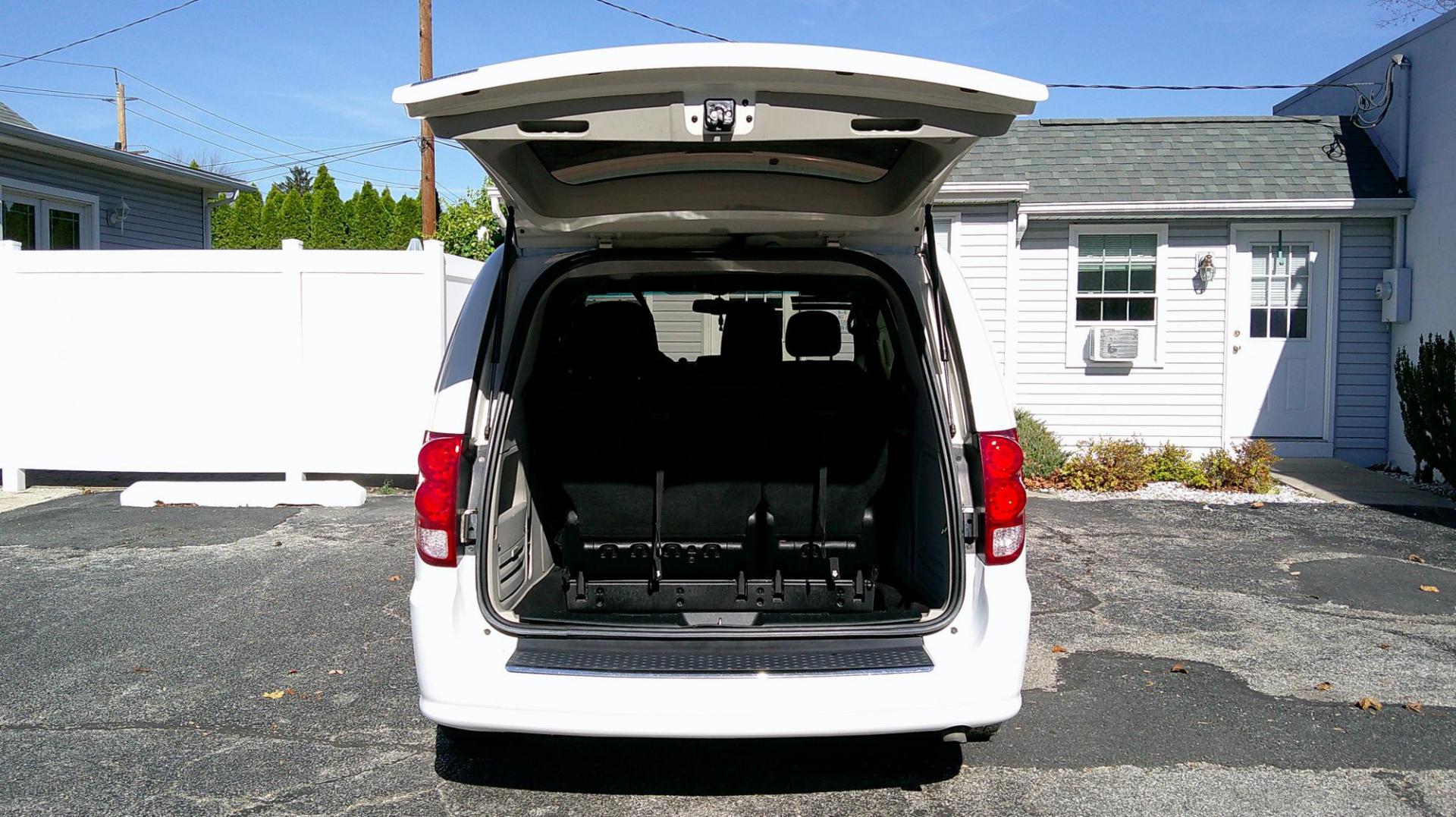 2013 WHITE Dodge Grand Caravan SE (2C4RDGBG6DR) with an 3.6L V6 DOHC 24V engine, 6-Speed Automatic transmission, located at 540a Delsea Drive, Sewell, NJ, 08080, (987) 867-5309, 39.752560, -75.111206 - Photo#22