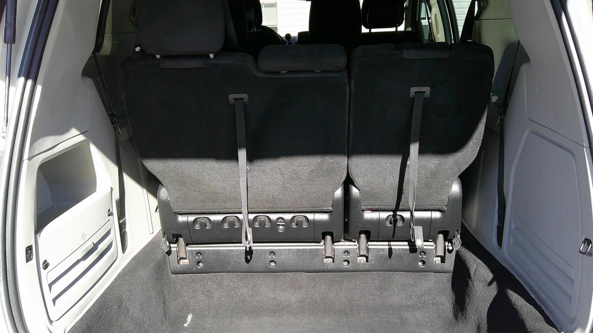 2013 WHITE Dodge Grand Caravan SE (2C4RDGBG6DR) with an 3.6L V6 DOHC 24V engine, 6-Speed Automatic transmission, located at 540a Delsea Drive, Sewell, NJ, 08080, (987) 867-5309, 39.752560, -75.111206 - Photo#23