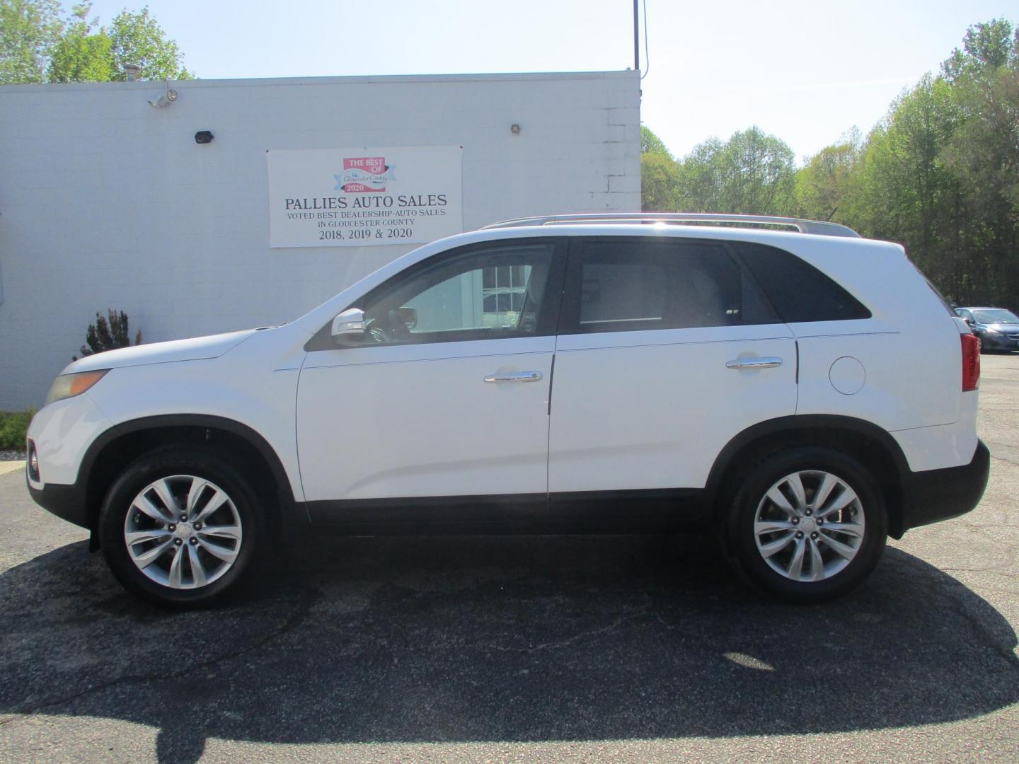 2011 WHITE Kia Sorento LX 2WD (5XYKT4A27BG) with an 3.5L V6 DOHC 24V engine, 6-Speed Automatic transmission, located at 540a Delsea Drive, Sewell, NJ, 08080, (987) 867-5309, 39.752560, -75.111206 - Photo#1