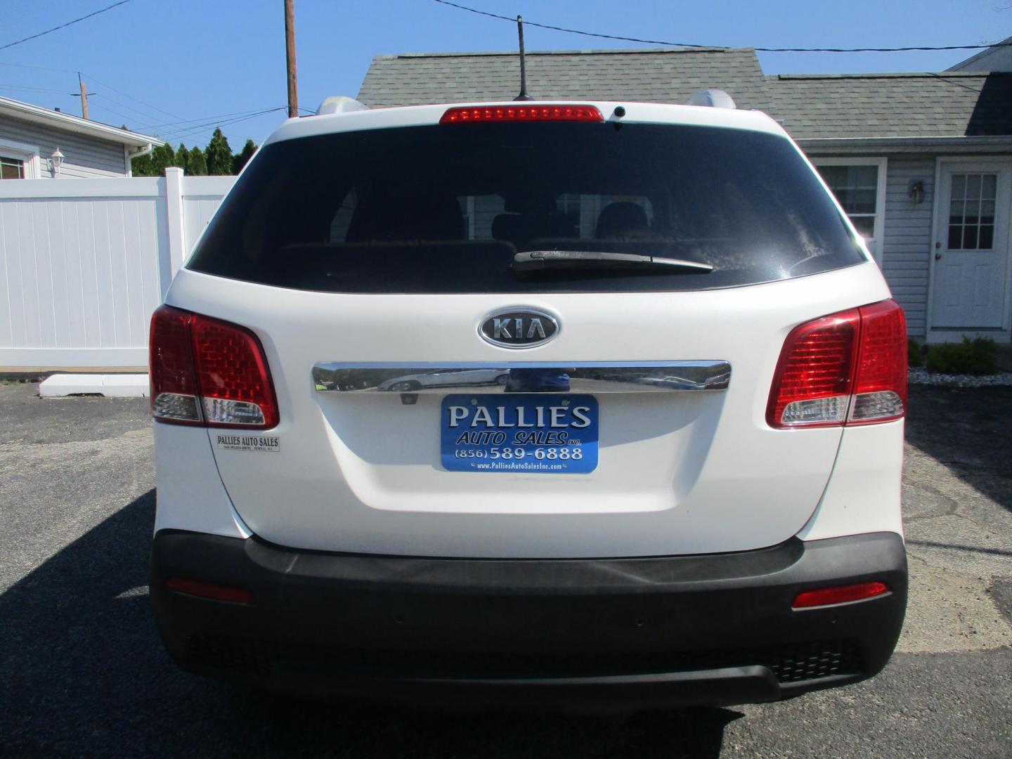 2011 WHITE Kia Sorento LX 2WD (5XYKT4A27BG) with an 3.5L V6 DOHC 24V engine, 6-Speed Automatic transmission, located at 540a Delsea Drive, Sewell, NJ, 08080, (987) 867-5309, 39.752560, -75.111206 - Photo#3