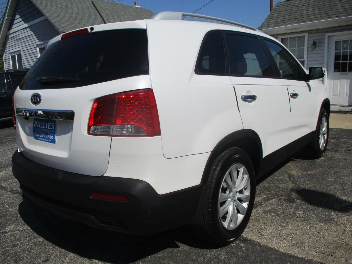 2011 WHITE Kia Sorento LX 2WD (5XYKT4A27BG) with an 3.5L V6 DOHC 24V engine, 6-Speed Automatic transmission, located at 540a Delsea Drive, Sewell, NJ, 08080, (987) 867-5309, 39.752560, -75.111206 - Photo#5