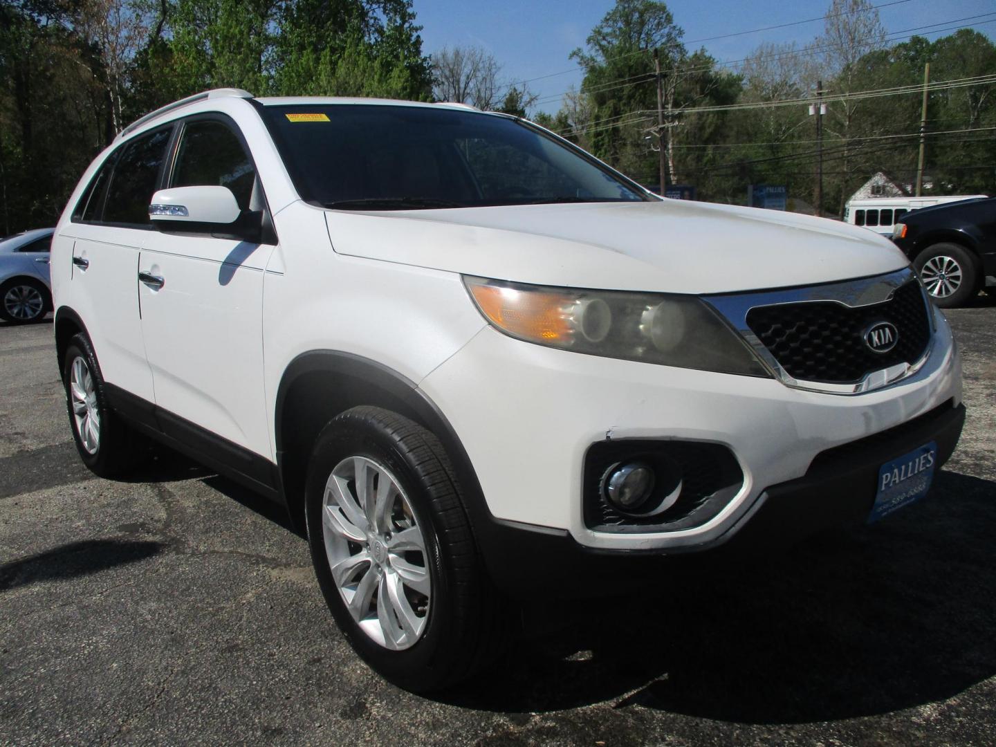 2011 WHITE Kia Sorento LX 2WD (5XYKT4A27BG) with an 3.5L V6 DOHC 24V engine, 6-Speed Automatic transmission, located at 540a Delsea Drive, Sewell, NJ, 08080, (987) 867-5309, 39.752560, -75.111206 - Photo#7