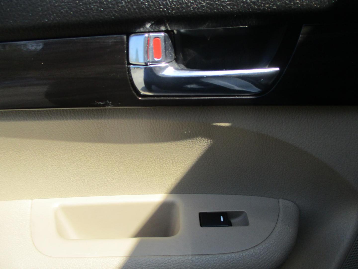 2011 WHITE Kia Sorento LX 2WD (5XYKT4A27BG) with an 3.5L V6 DOHC 24V engine, 6-Speed Automatic transmission, located at 540a Delsea Drive, Sewell, NJ, 08080, (987) 867-5309, 39.752560, -75.111206 - Photo#13