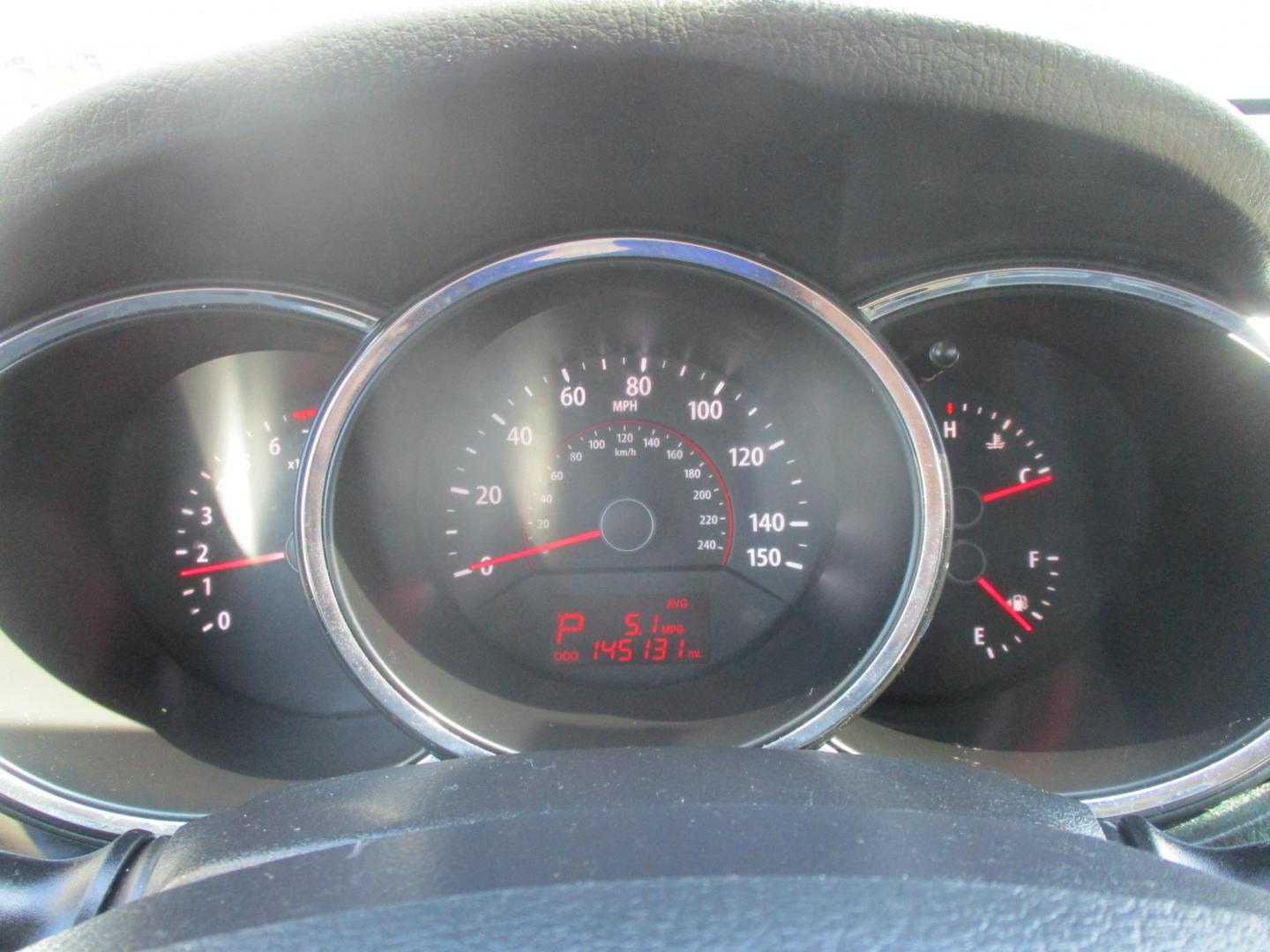 2011 WHITE Kia Sorento LX 2WD (5XYKT4A27BG) with an 3.5L V6 DOHC 24V engine, 6-Speed Automatic transmission, located at 540a Delsea Drive, Sewell, NJ, 08080, (987) 867-5309, 39.752560, -75.111206 - Photo#17