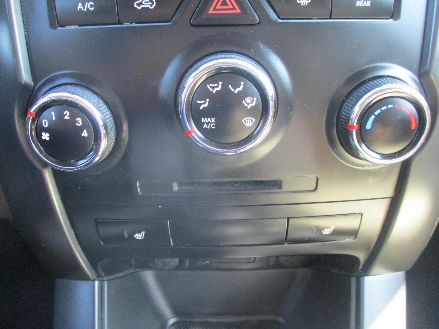 2011 WHITE Kia Sorento LX 2WD (5XYKT4A27BG) with an 3.5L V6 DOHC 24V engine, 6-Speed Automatic transmission, located at 540a Delsea Drive, Sewell, NJ, 08080, (987) 867-5309, 39.752560, -75.111206 - Photo#20