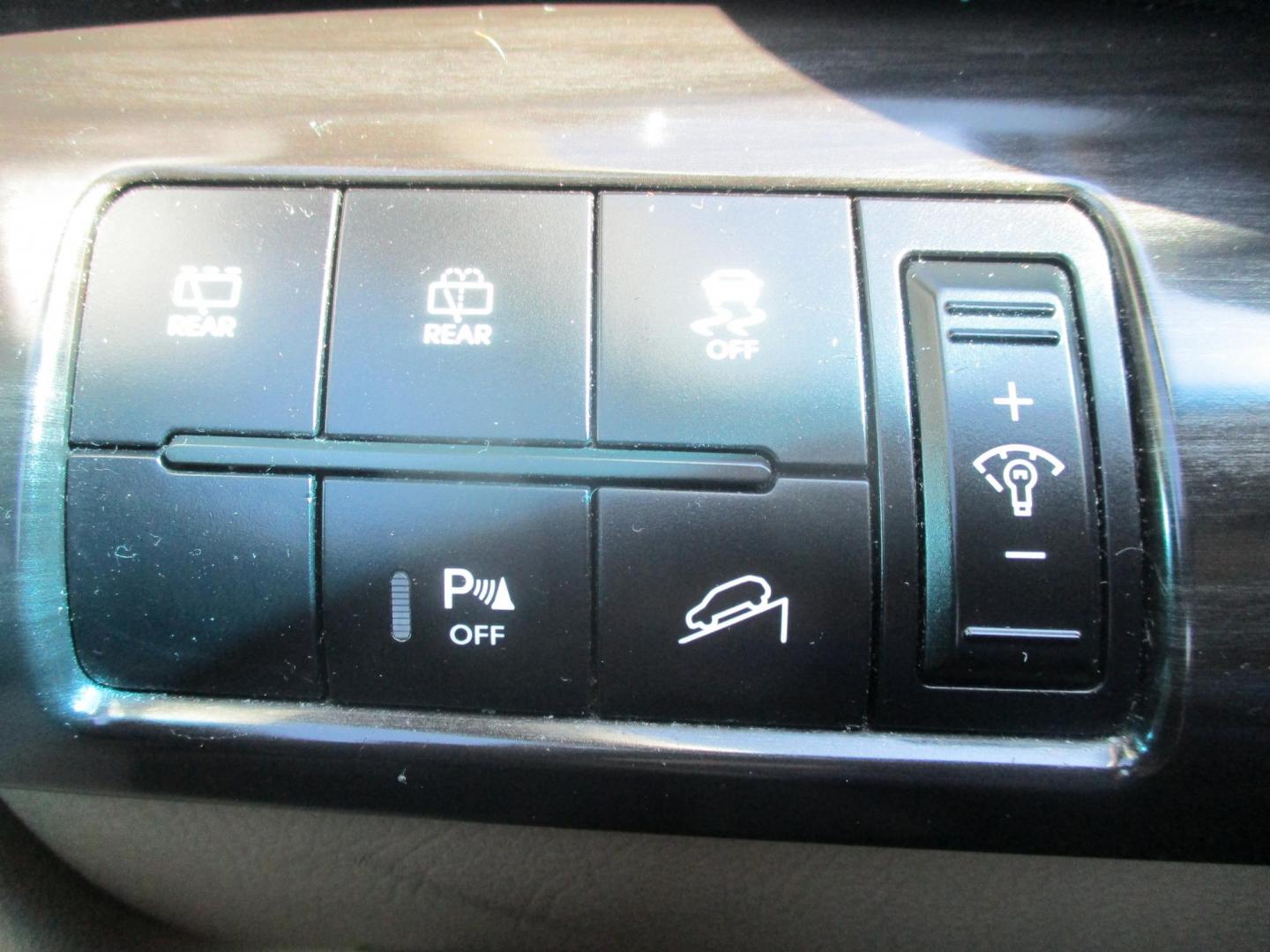 2011 WHITE Kia Sorento LX 2WD (5XYKT4A27BG) with an 3.5L V6 DOHC 24V engine, 6-Speed Automatic transmission, located at 540a Delsea Drive, Sewell, NJ, 08080, (987) 867-5309, 39.752560, -75.111206 - Photo#21