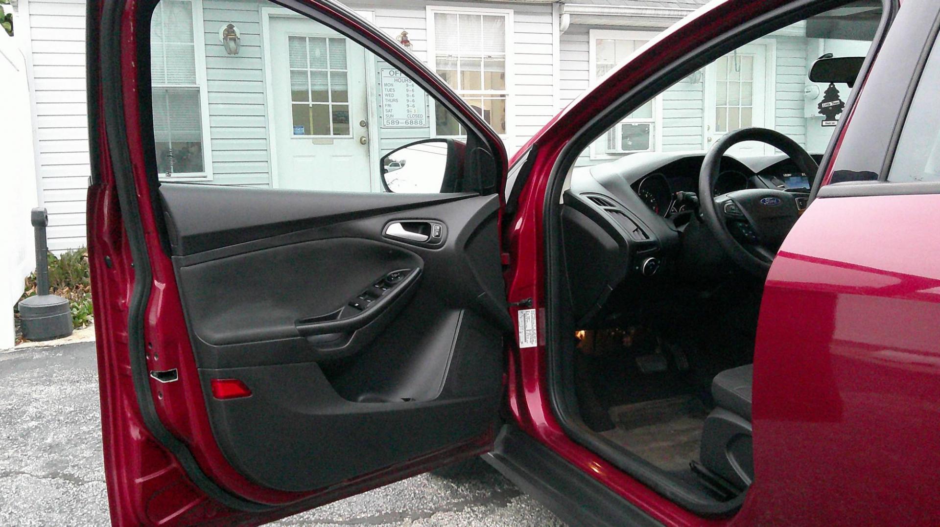 2015 RED Ford Focus SE Sedan (1FADP3F25FL) with an 2.0L L4 DOHC 16V engine, located at 540a Delsea Drive, Sewell, NJ, 08080, (987) 867-5309, 39.752560, -75.111206 - Photo#10