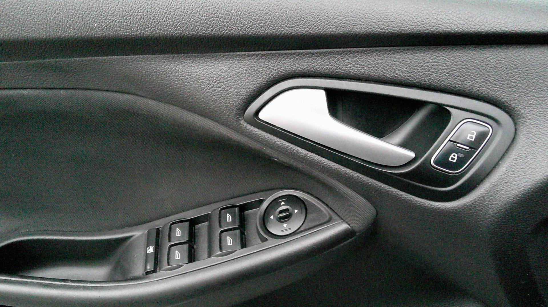 2015 RED Ford Focus SE Sedan (1FADP3F25FL) with an 2.0L L4 DOHC 16V engine, located at 540a Delsea Drive, Sewell, NJ, 08080, (987) 867-5309, 39.752560, -75.111206 - Photo#11