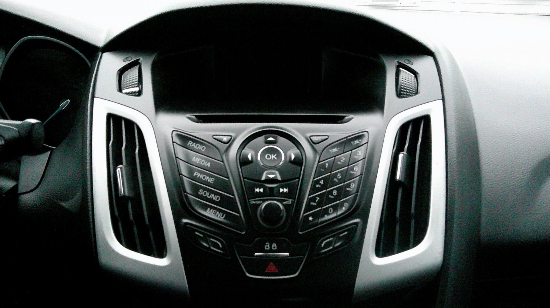 2015 RED Ford Focus SE Sedan (1FADP3F25FL) with an 2.0L L4 DOHC 16V engine, located at 540a Delsea Drive, Sewell, NJ, 08080, (987) 867-5309, 39.752560, -75.111206 - Photo#18