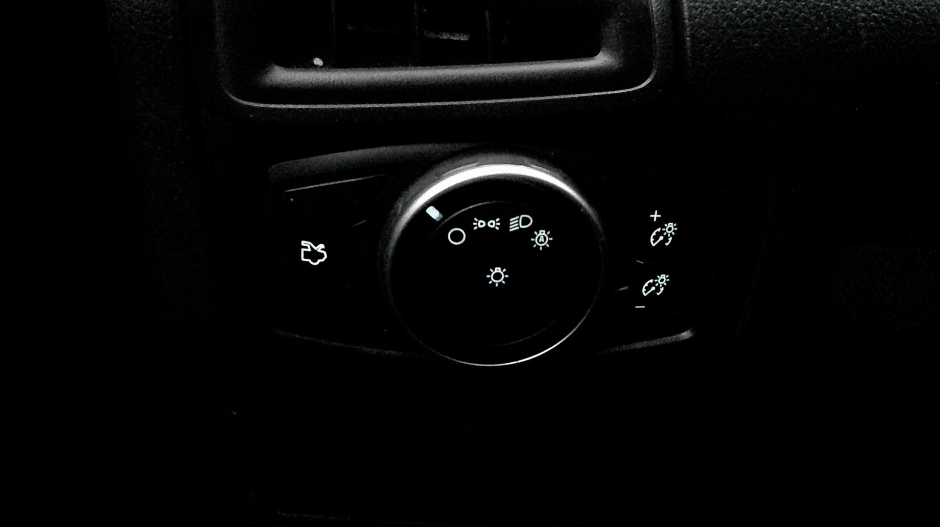 2015 RED Ford Focus SE Sedan (1FADP3F25FL) with an 2.0L L4 DOHC 16V engine, located at 540a Delsea Drive, Sewell, NJ, 08080, (987) 867-5309, 39.752560, -75.111206 - Photo#21