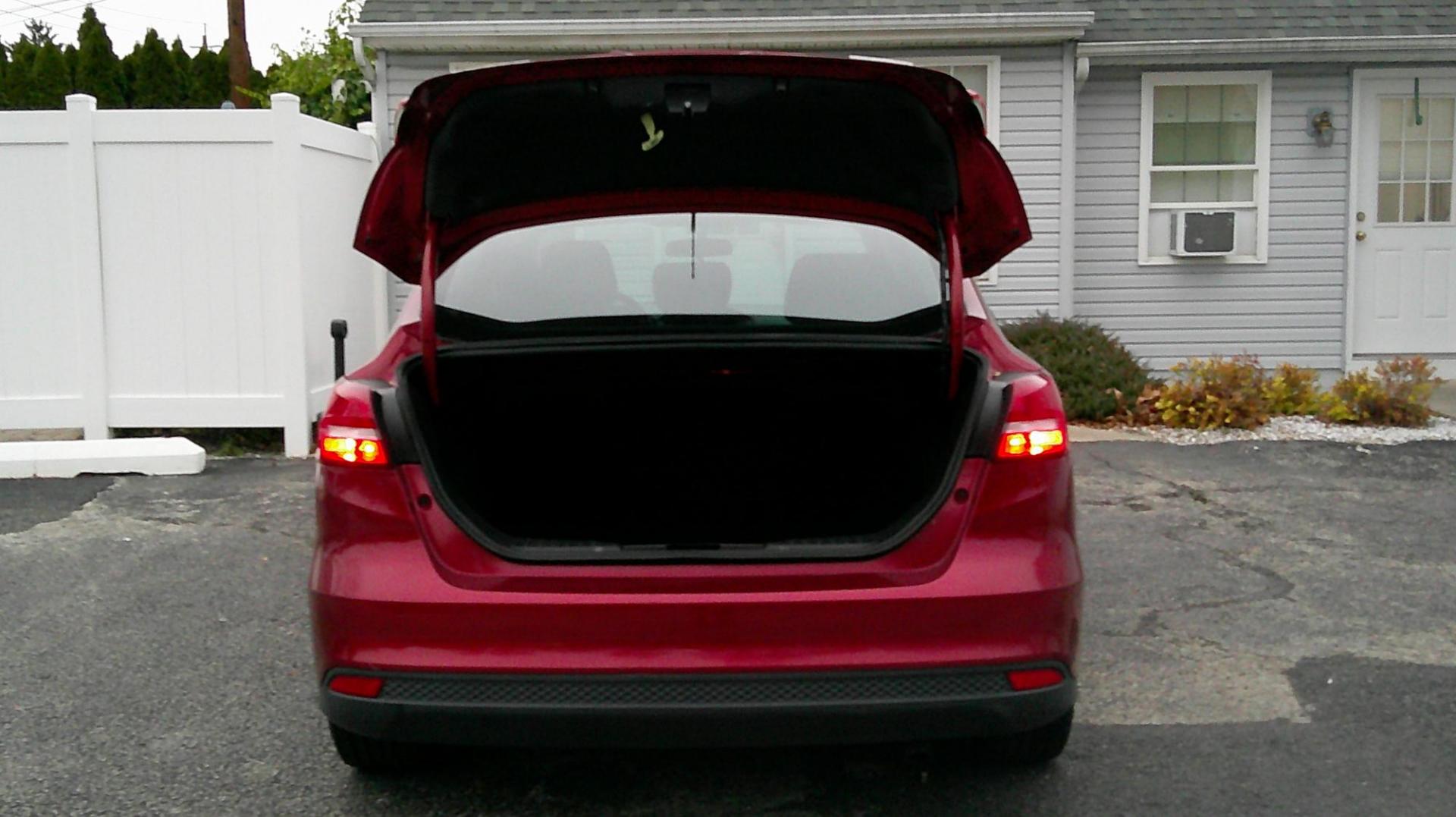2015 RED Ford Focus SE Sedan (1FADP3F25FL) with an 2.0L L4 DOHC 16V engine, located at 540a Delsea Drive, Sewell, NJ, 08080, (987) 867-5309, 39.752560, -75.111206 - Photo#23